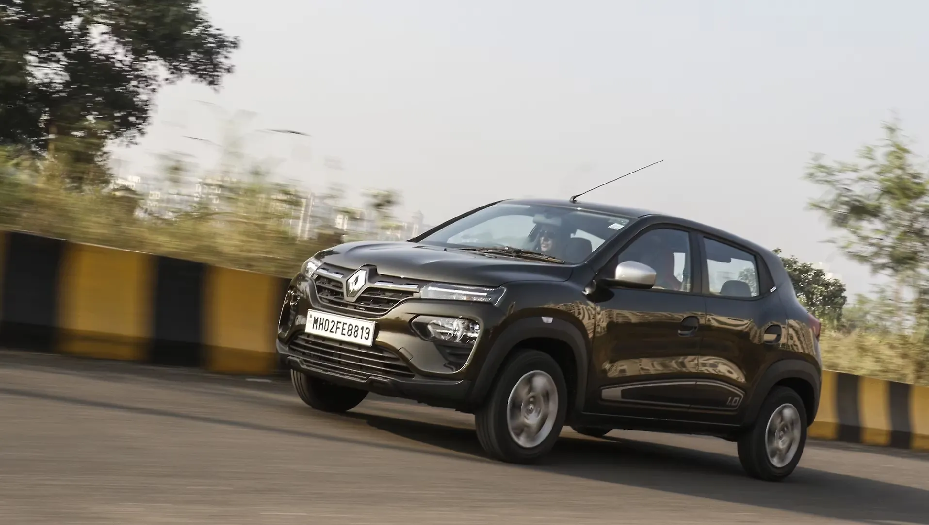 Kwid Left Front Three Quarter Image, Kwid Photos in India CarWale