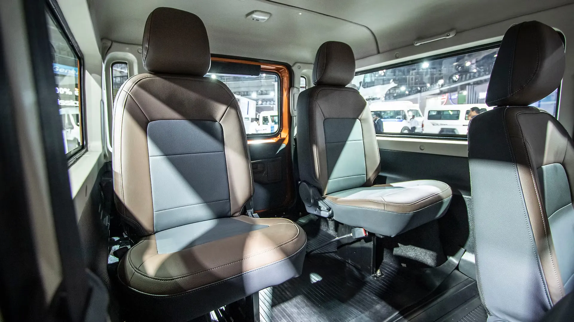 Gurkha BS6 Second Row Seats Image, Gurkha BS6 Photos in India CarWale