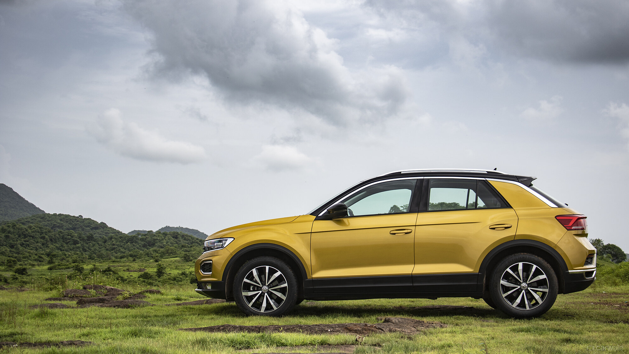 T-Roc Left Side View Image, T-Roc Photos in India - CarWale