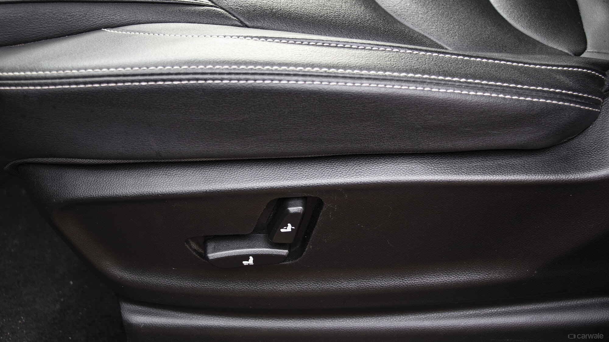 Hector Front Passenger Side Airbag Image, Hector Photos in India - CarWale