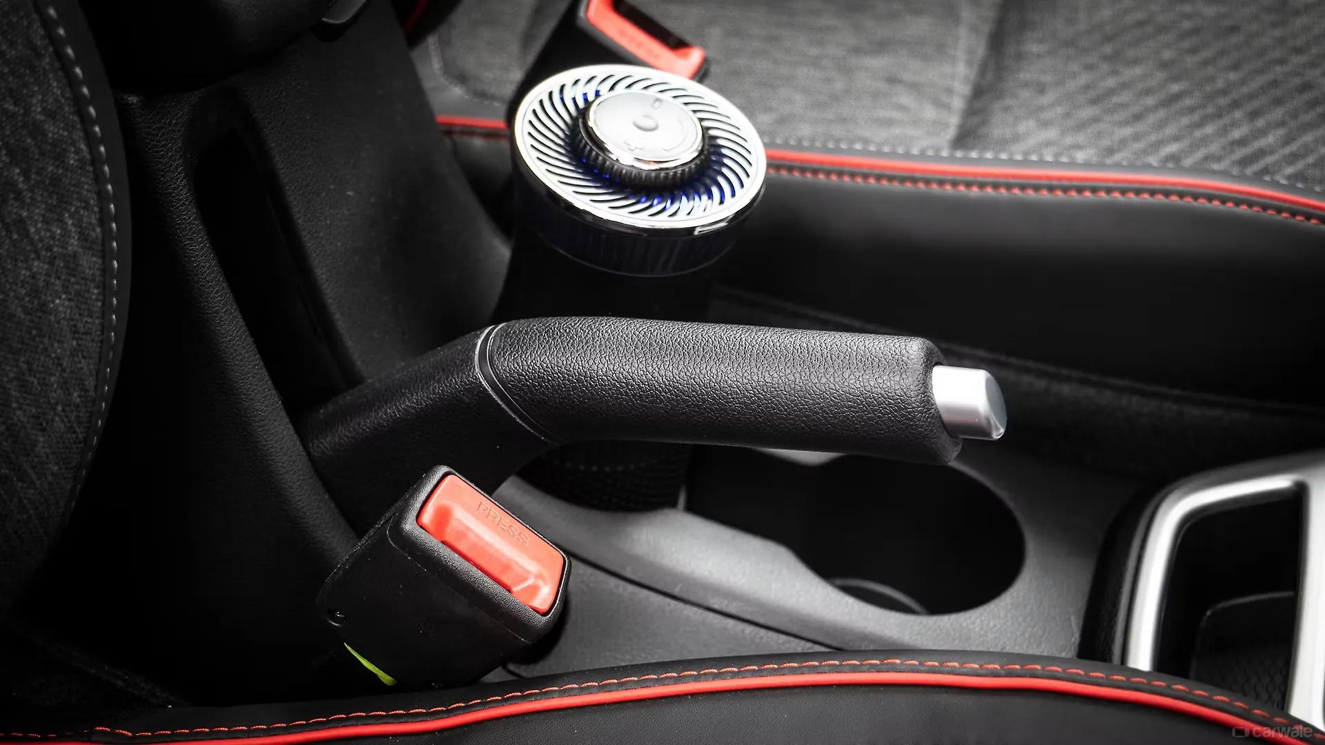 Venue Parking Brake/Emergency Brake Image, Venue Photos in India CarWale