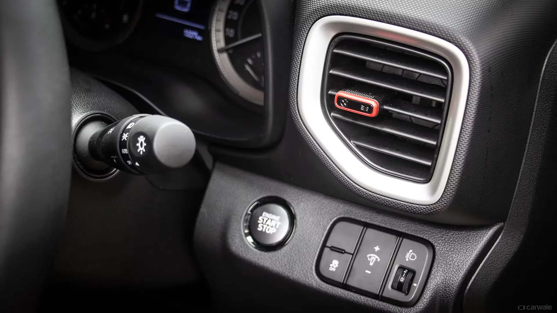 Venue Right Side Air Vents Image, Venue Photos in India ...