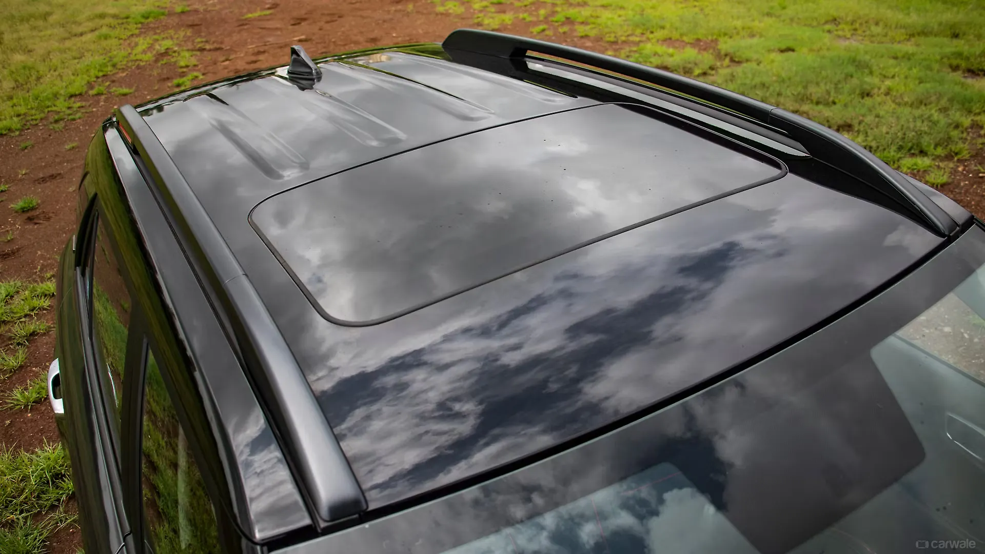 Venue Sunroof/Moonroof Image, Venue Photos in India CarWale