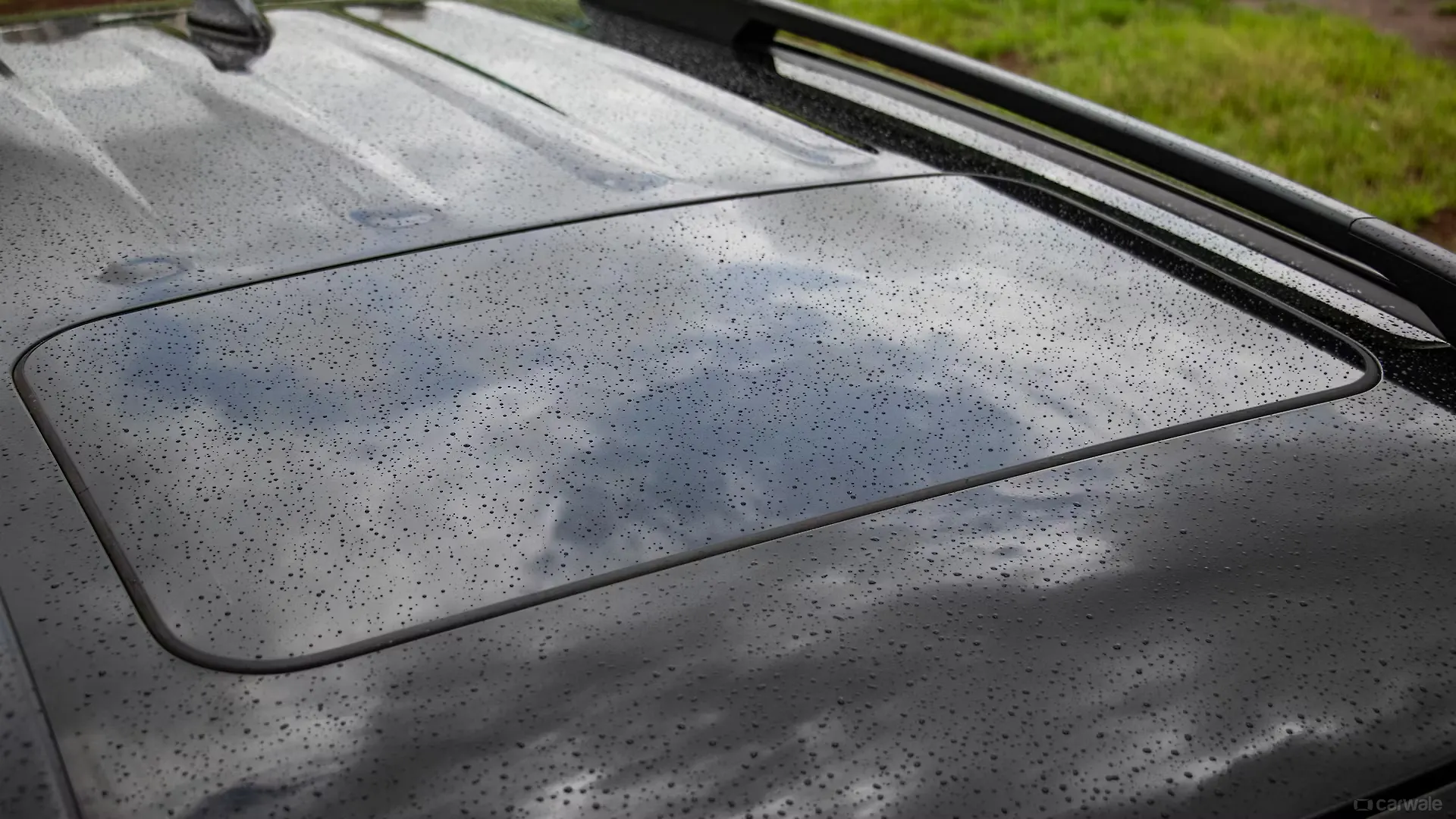 Venue Sunroof/Moonroof Image, Venue Photos in India CarWale