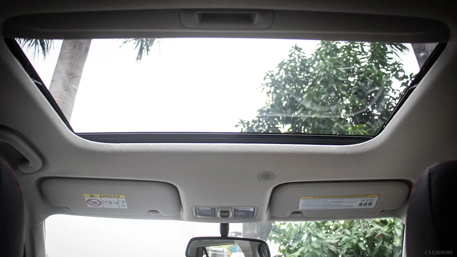 Venue Sunroof/Moonroof Image, Venue Photos in India CarWale