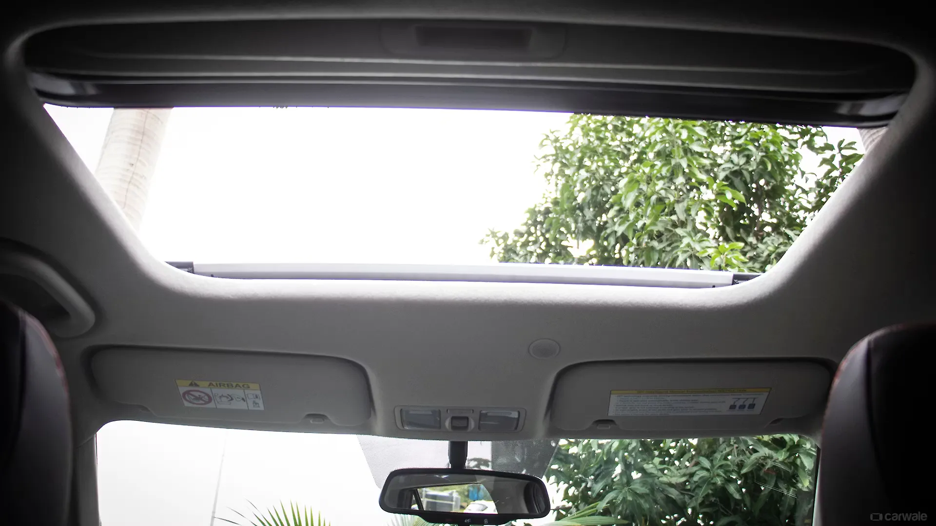 Venue Sunroof/Moonroof Image, Venue Photos in India CarWale