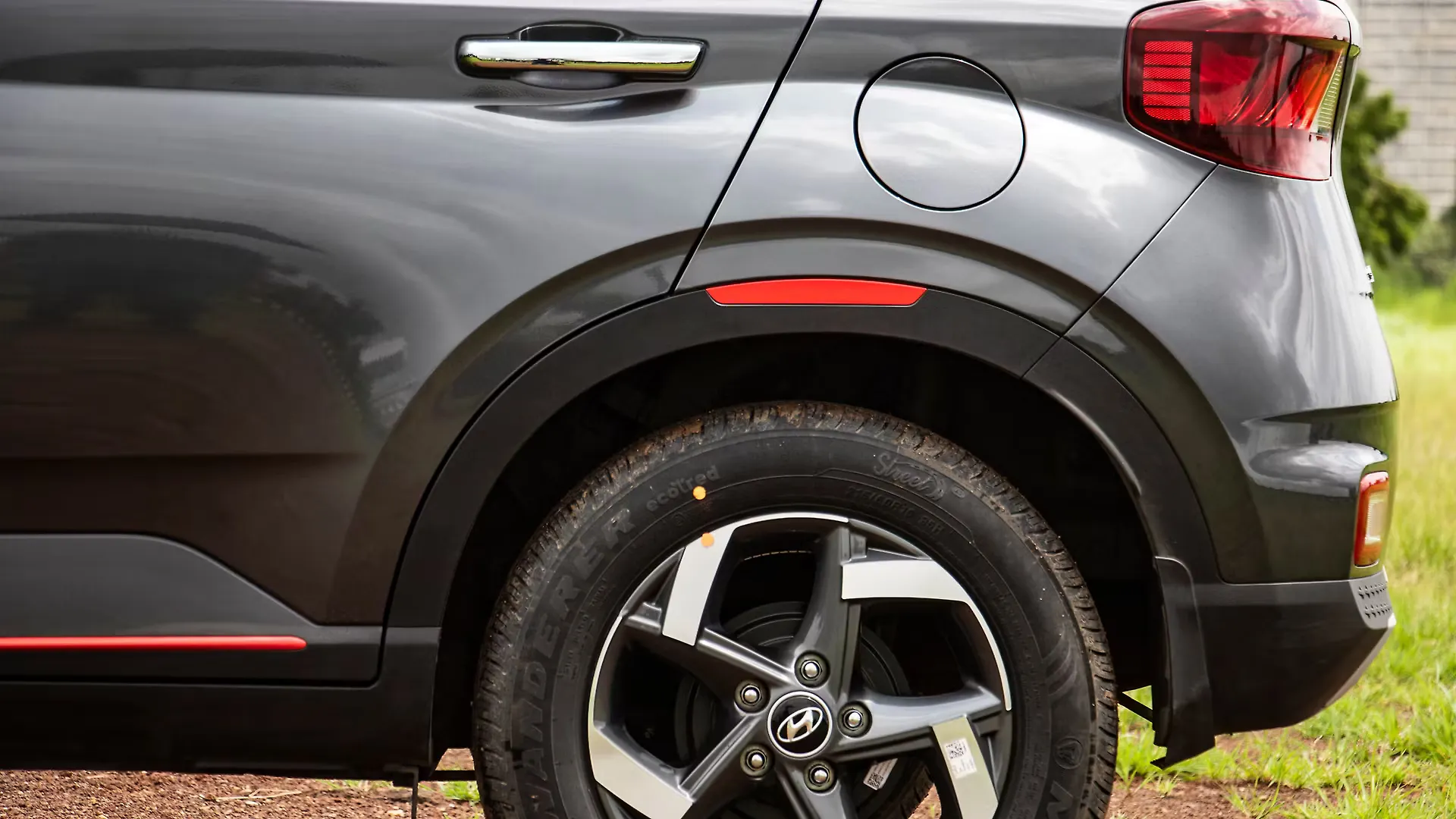 Venue Wheel Image, Venue Photos in India CarWale