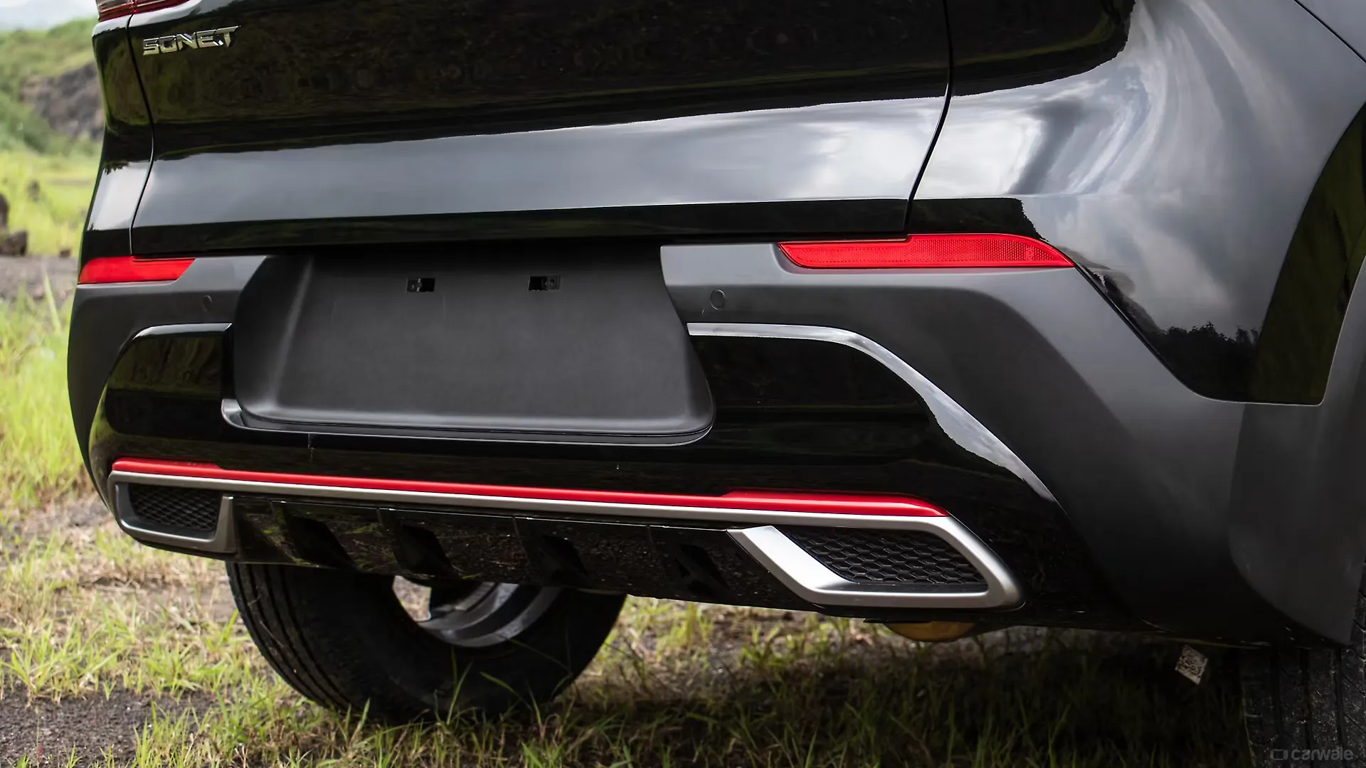 सोनेट रियर बम्पर इमेज, सोनेट भारत में फ़ोटोज़ CarWale