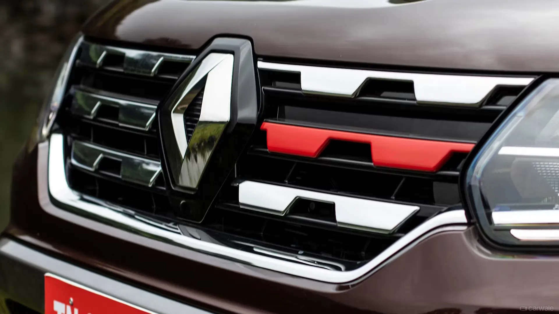 Duster Front Logo Image, Duster Photos in India CarWale