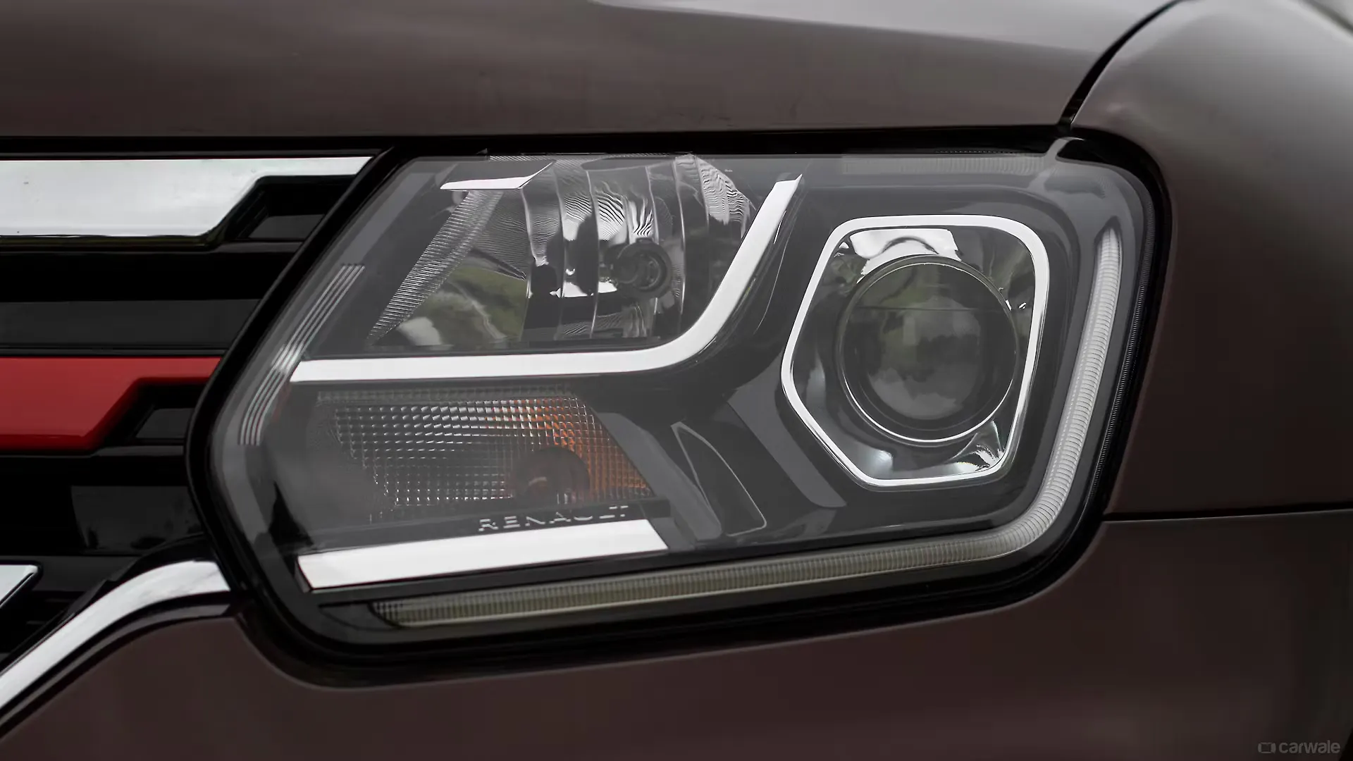 Duster Headlight Image, Duster Photos in India CarWale