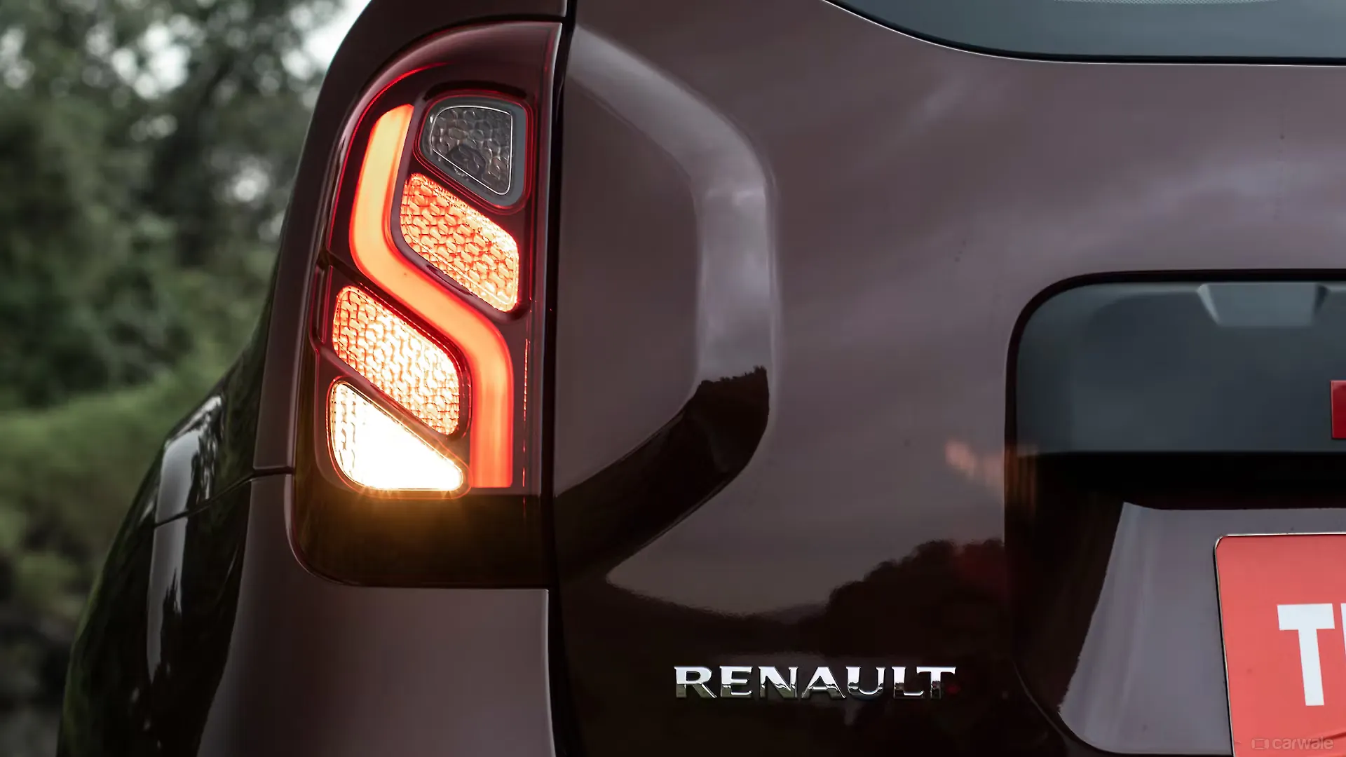 Duster Tail Light/Tail Lamp Image, Duster Photos in India CarWale