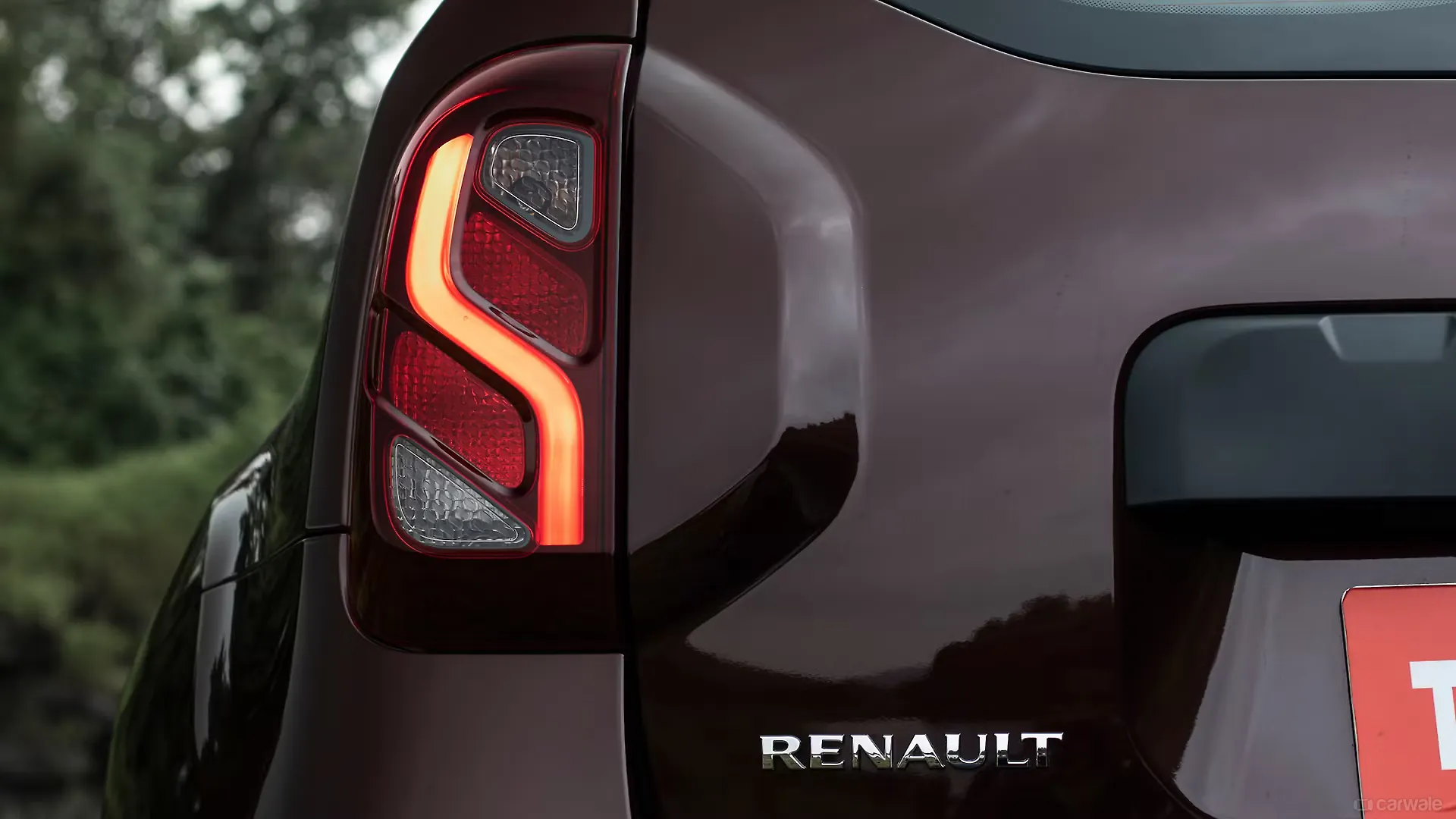 Duster Tail Light/Tail Lamp Image, Duster Photos in India CarWale