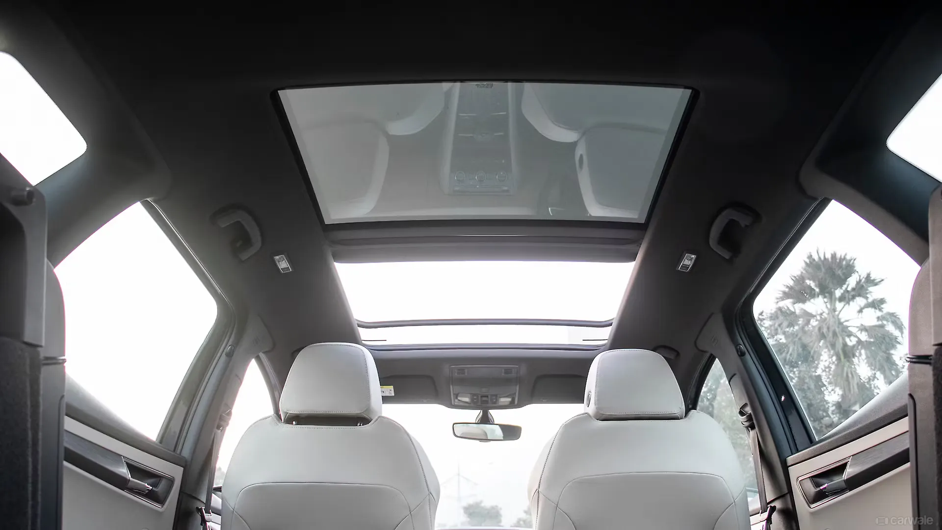 Karoq Sunroof/Moonroof Image, Karoq Photos in India CarWale