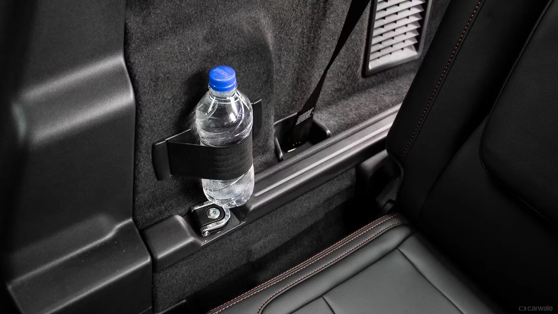 Discovery Sport Third Row Cup Holders Image, Discovery Sport Photos in
