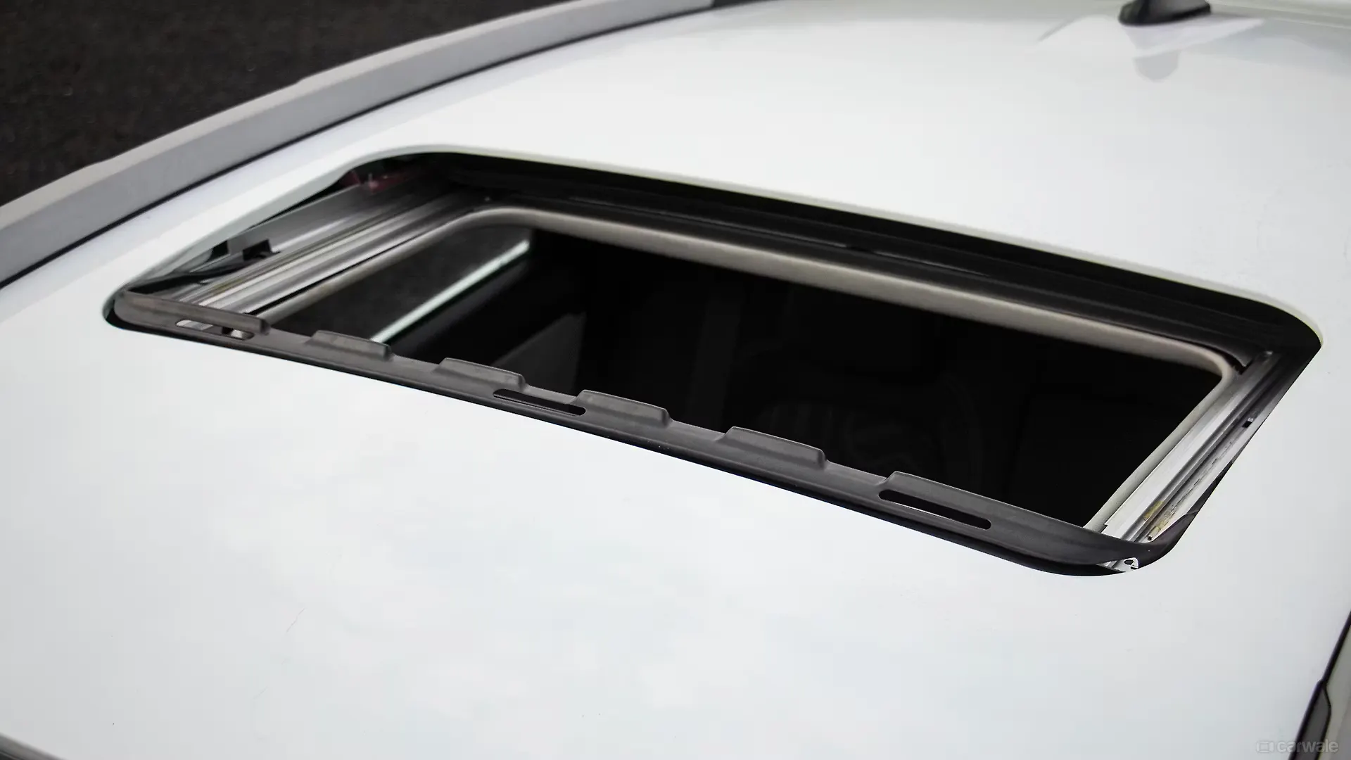 Nexon Sunroof/Moonroof Image, Nexon Photos in India CarWale