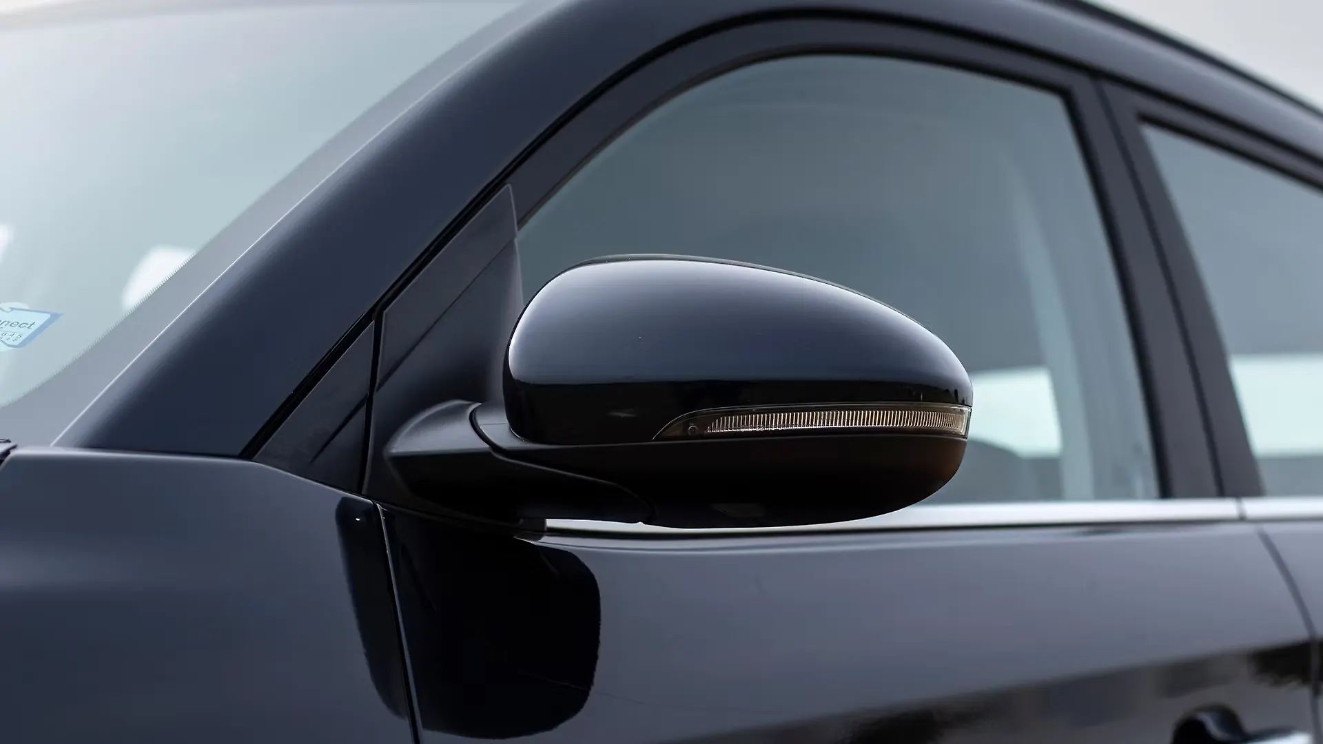 How To Properly Use Your Hyundai Tucson Rear View Mirror Buttons - e0d5hmn