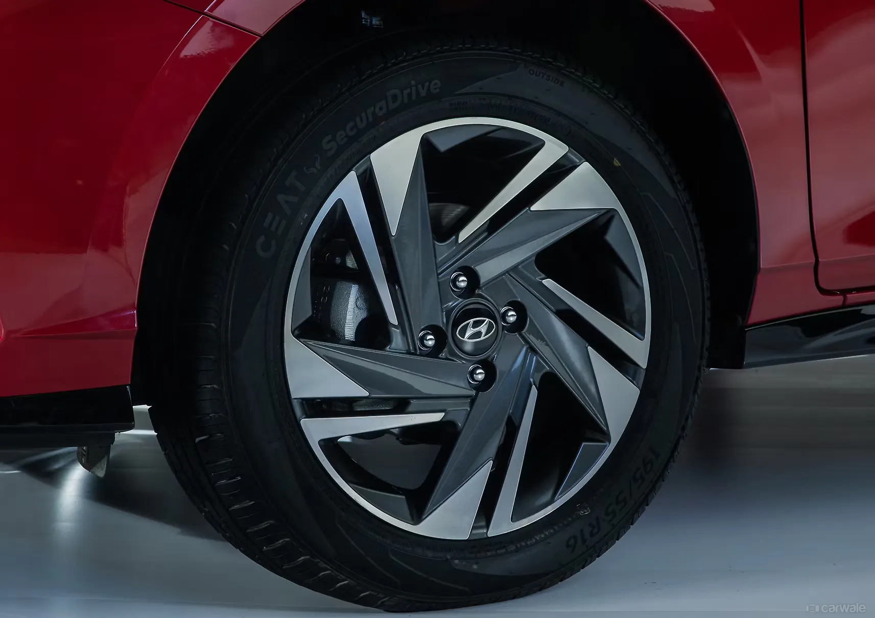 i20 Wheel Image, i20 Photos in India CarWale