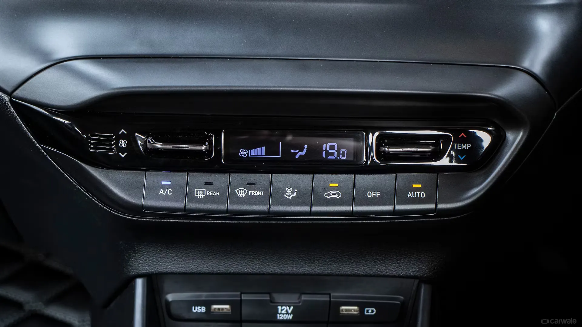 i20 AC Controls Image, i20 Photos in India CarWale