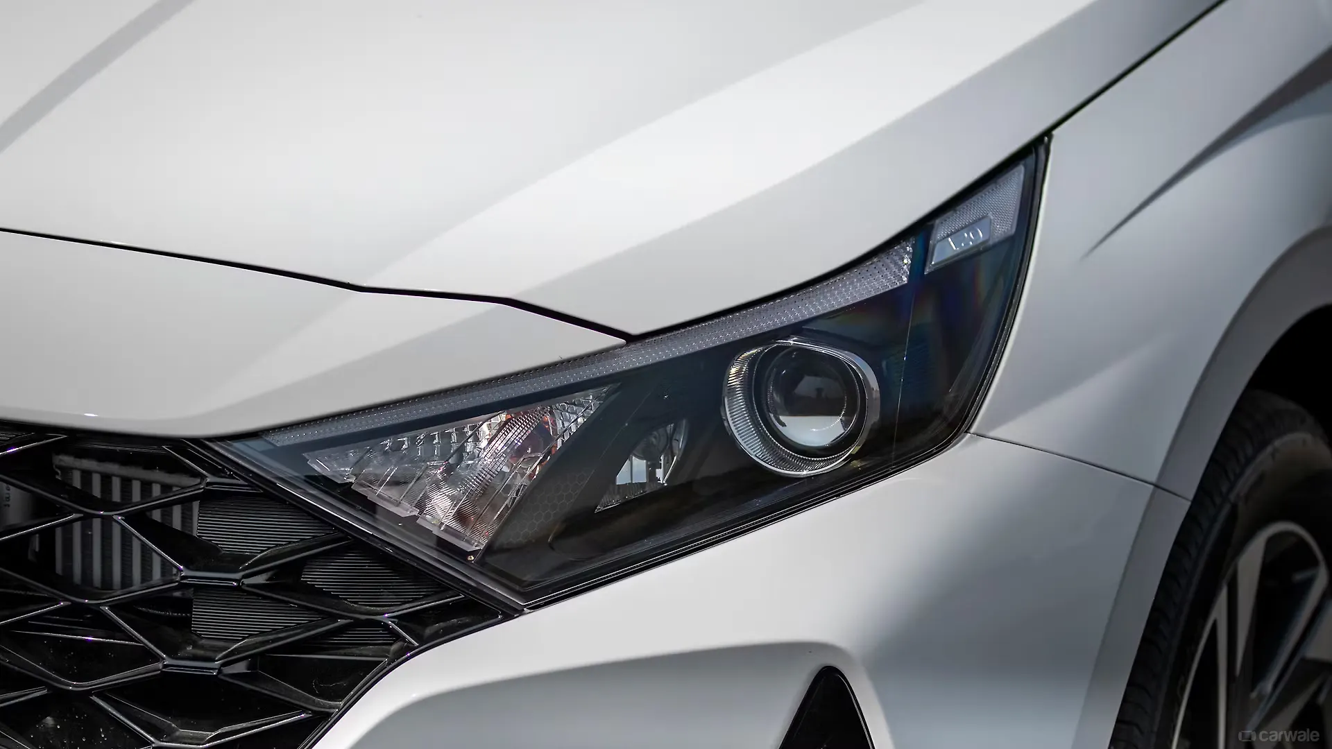 i20 Headlight Image, i20 Photos in India CarWale