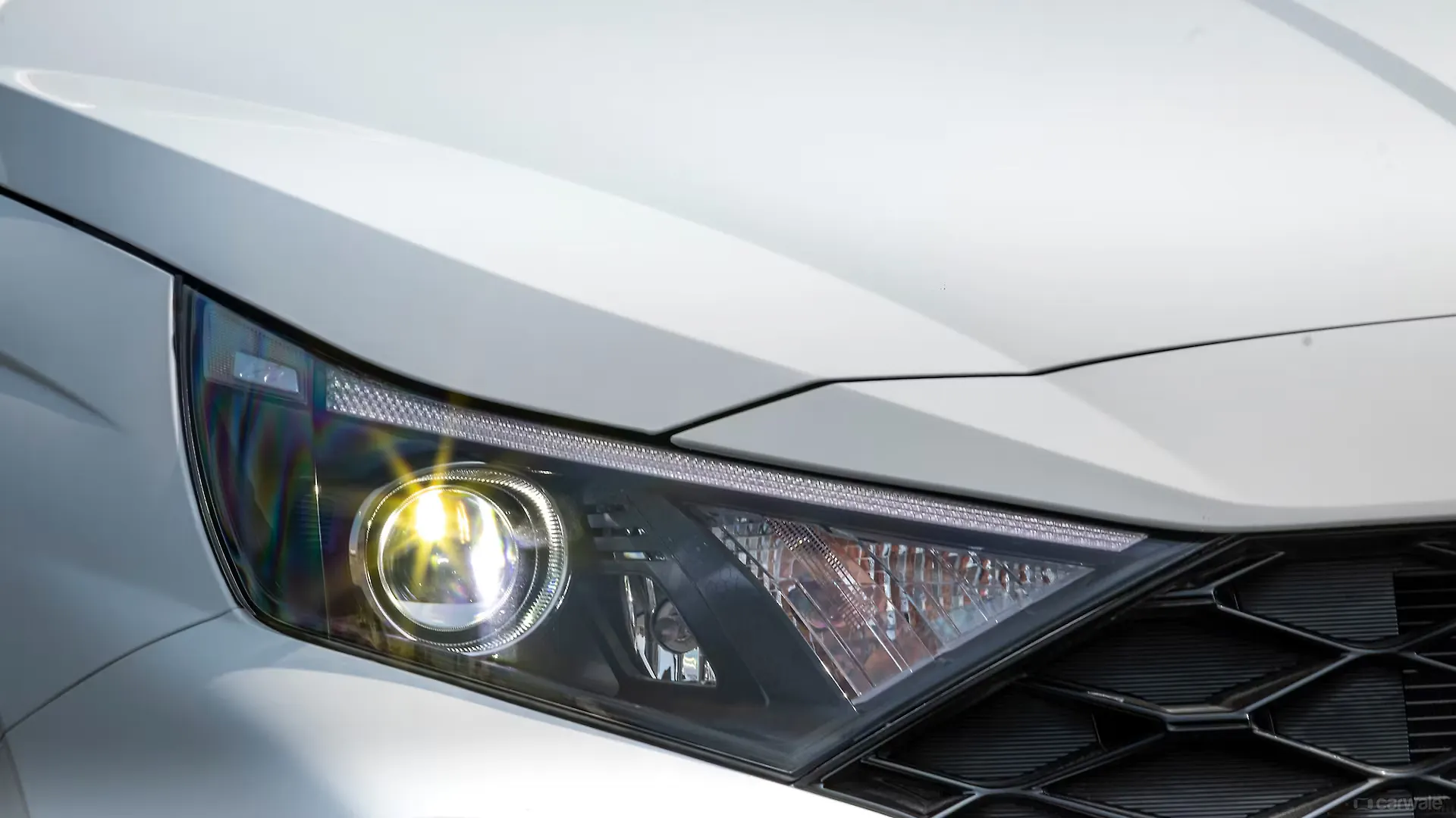 i20 Headlight Image, i20 Photos in India CarWale