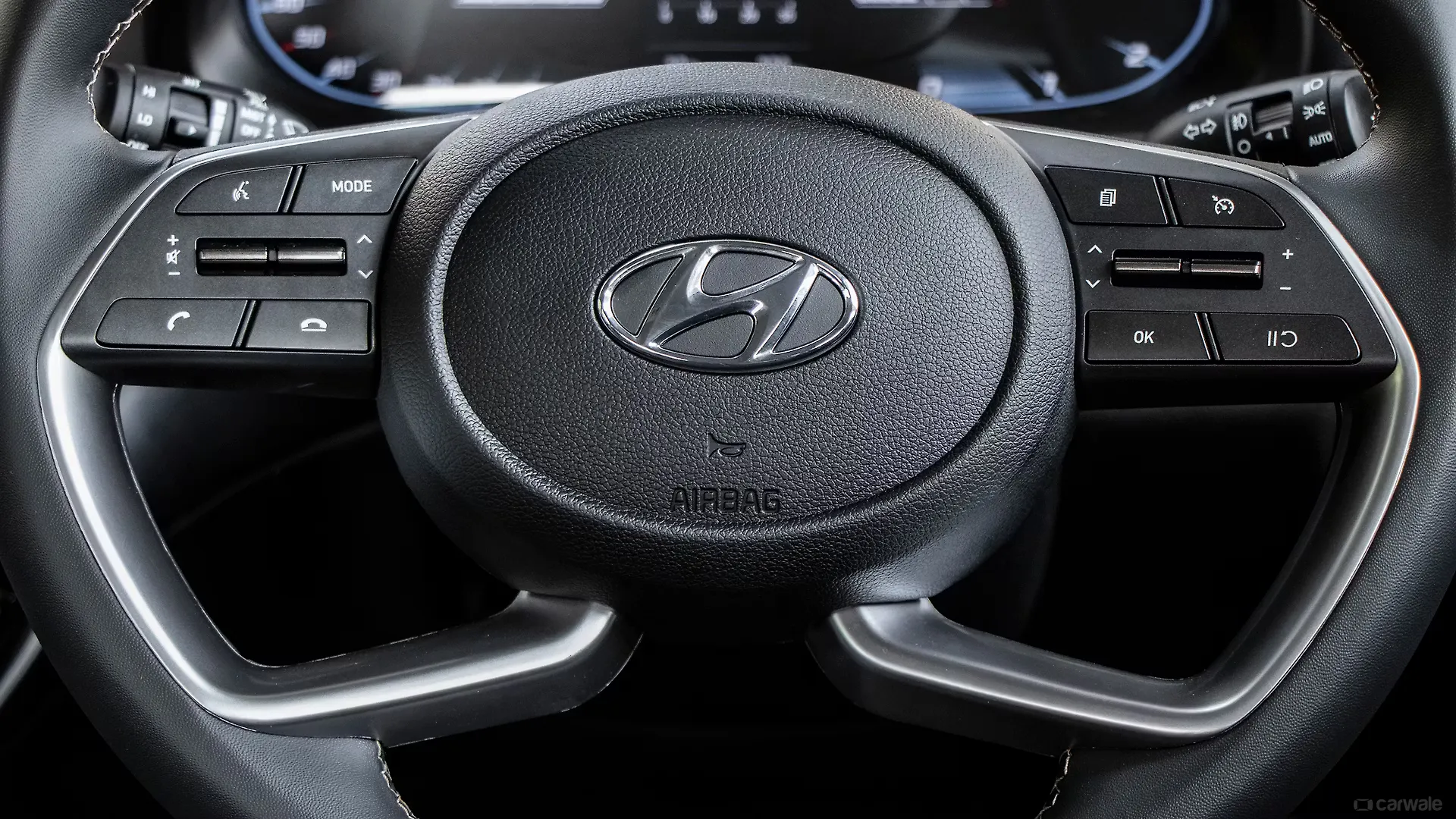 i20 Steering Wheel Image, i20 Photos in India CarWale