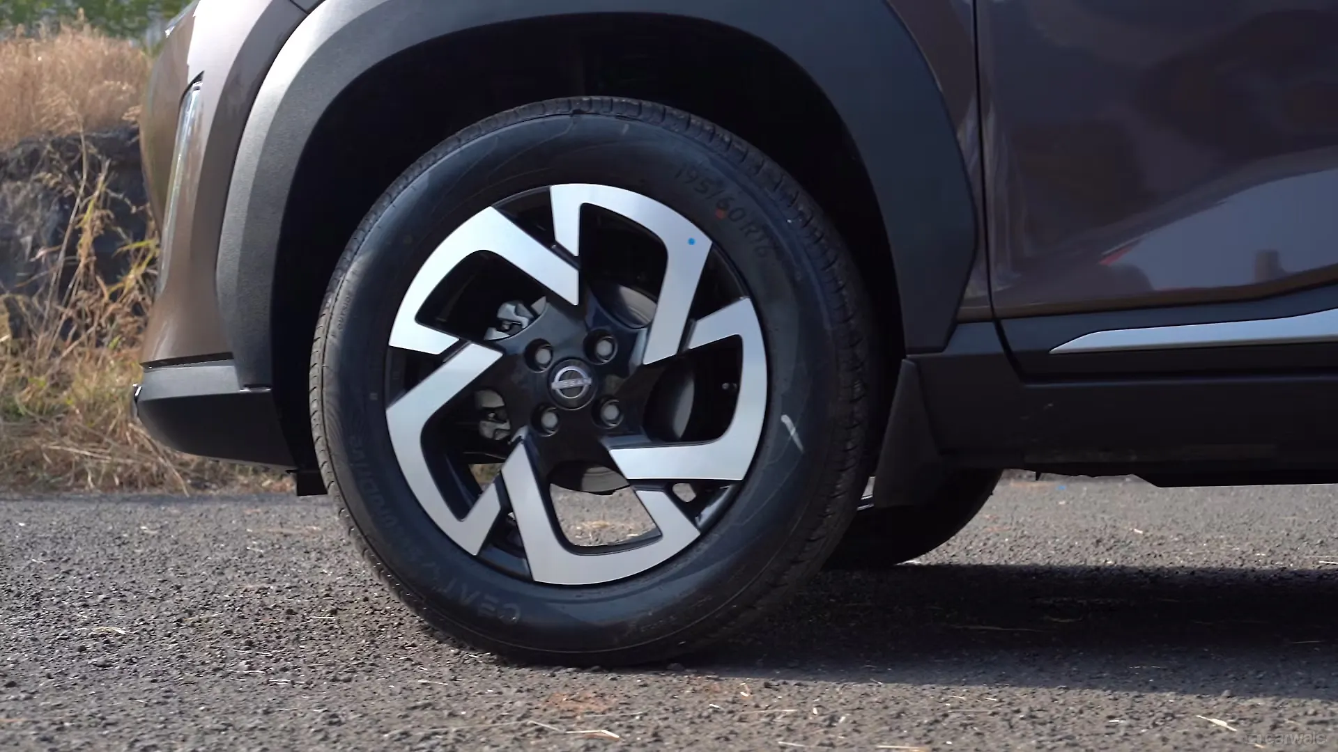 Magnite Wheel Image, Magnite Photos in India CarWale