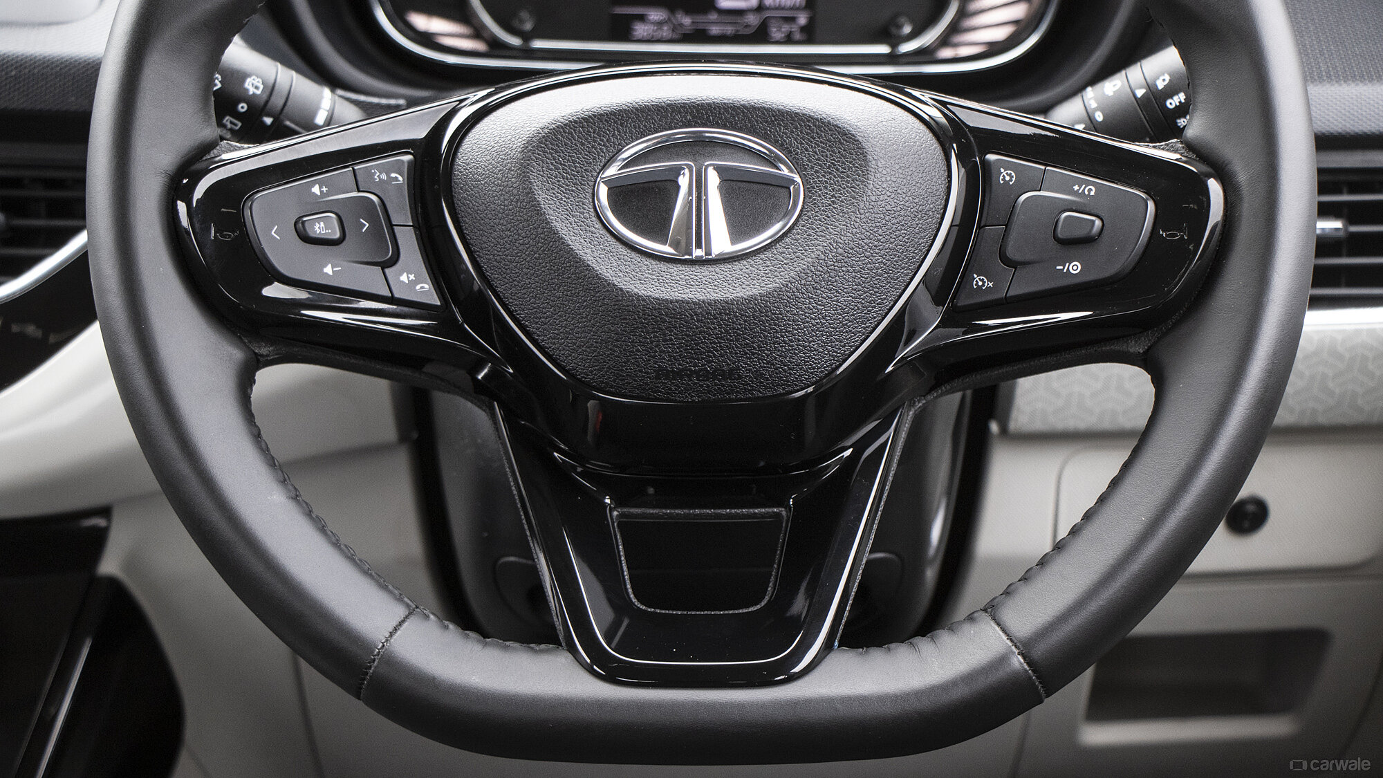 Nexon Steering Wheel Image, Nexon Photos in India - CarWale