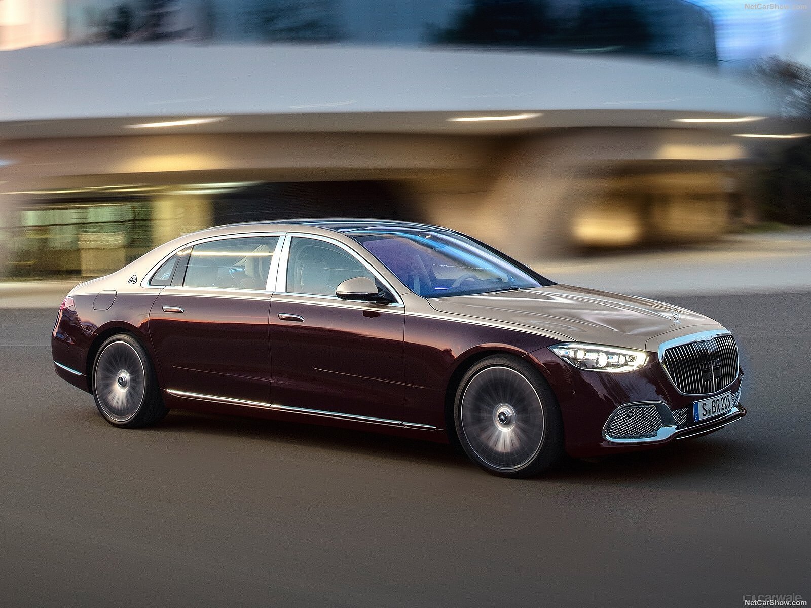 Mercedes Benz Maybach S Class S680 Debuts With A V12 Carwale