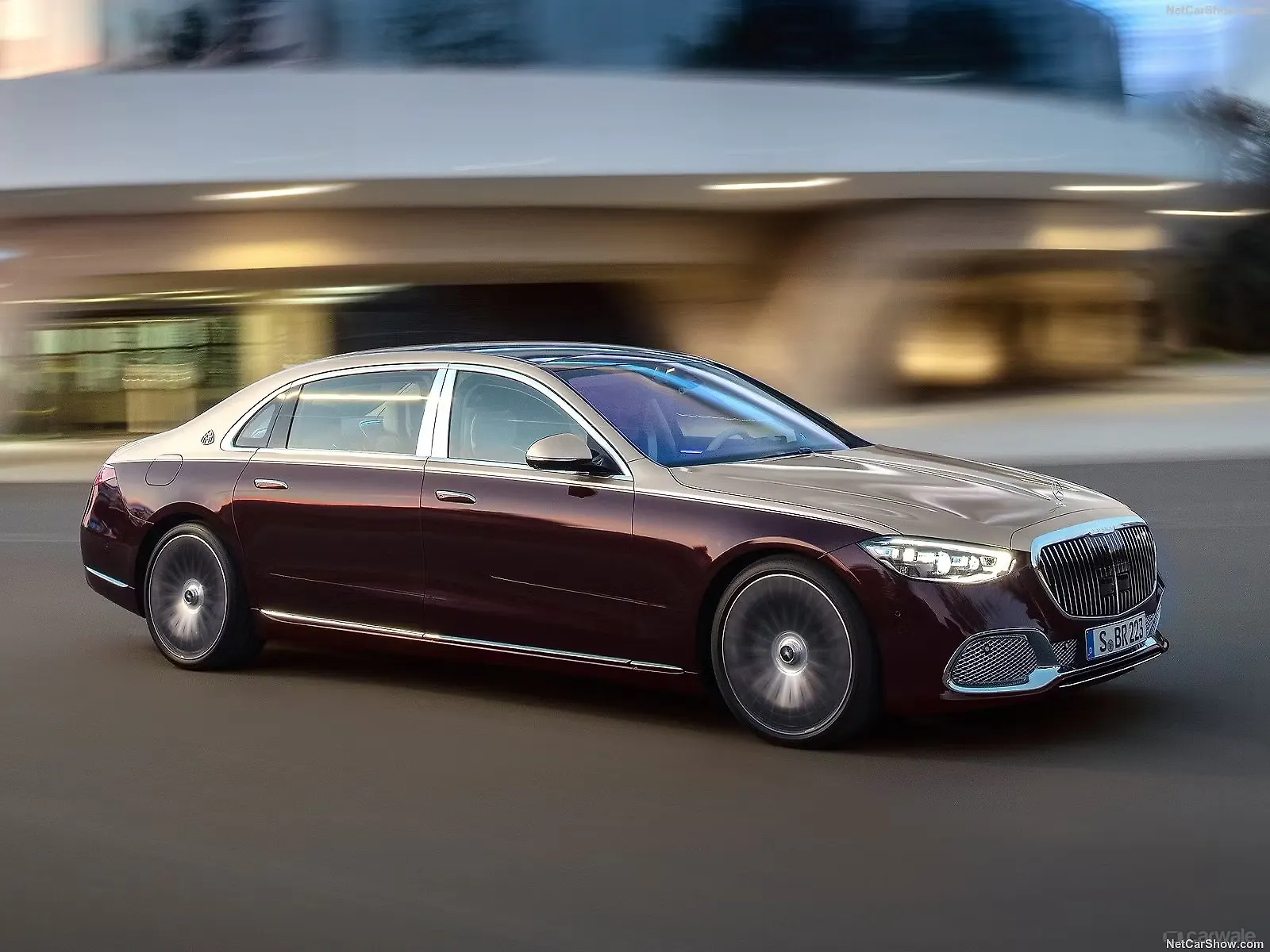 Mercedes Benz Maybach S Class S680 Debuts With A V12 Carwale Mercedes Benz Maybach S Class S680 Debuts With A V12 Carwale