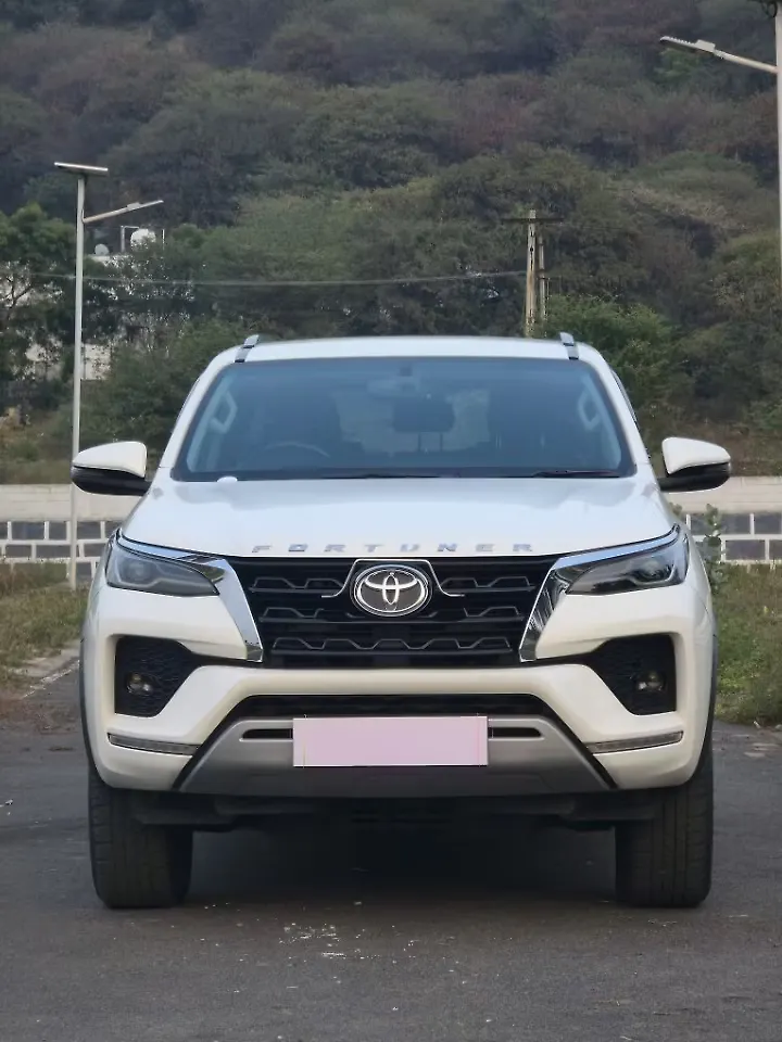 2024 Toyota Fortuner 4x2 AT