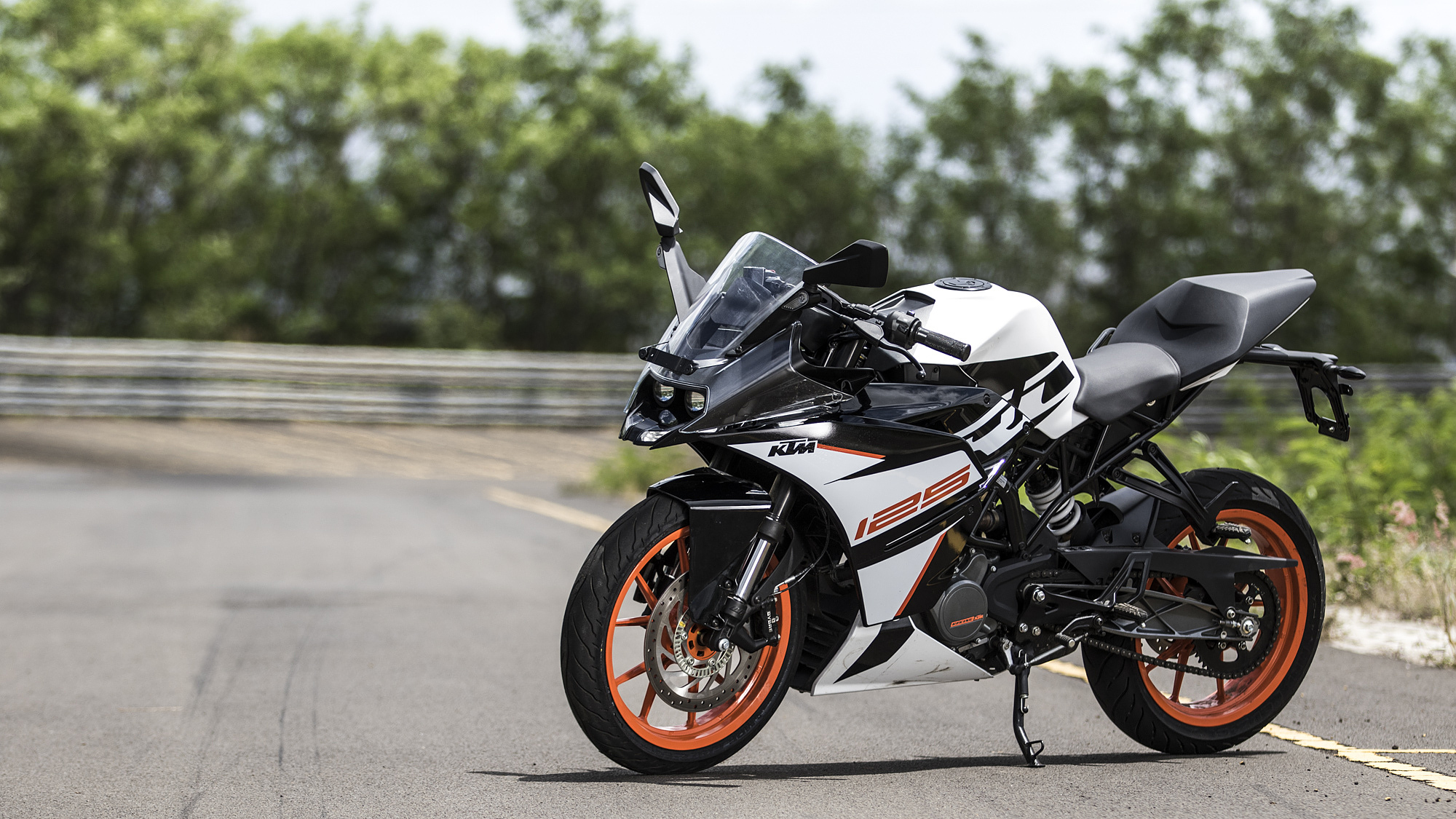 РњРѕС‚РѕС†РёРєР» KTM 125 Duke С„РѕРЅ