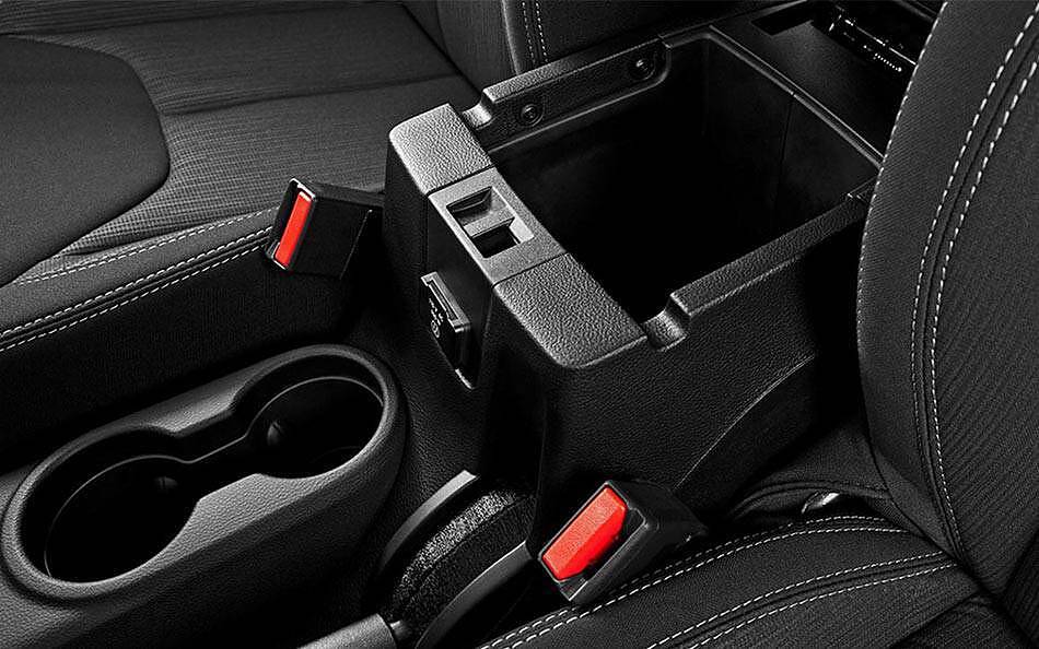 Wrangler [2016-2019] Cup Holder Image, Wrangler [2016-2019] Photos in India  - CarWale