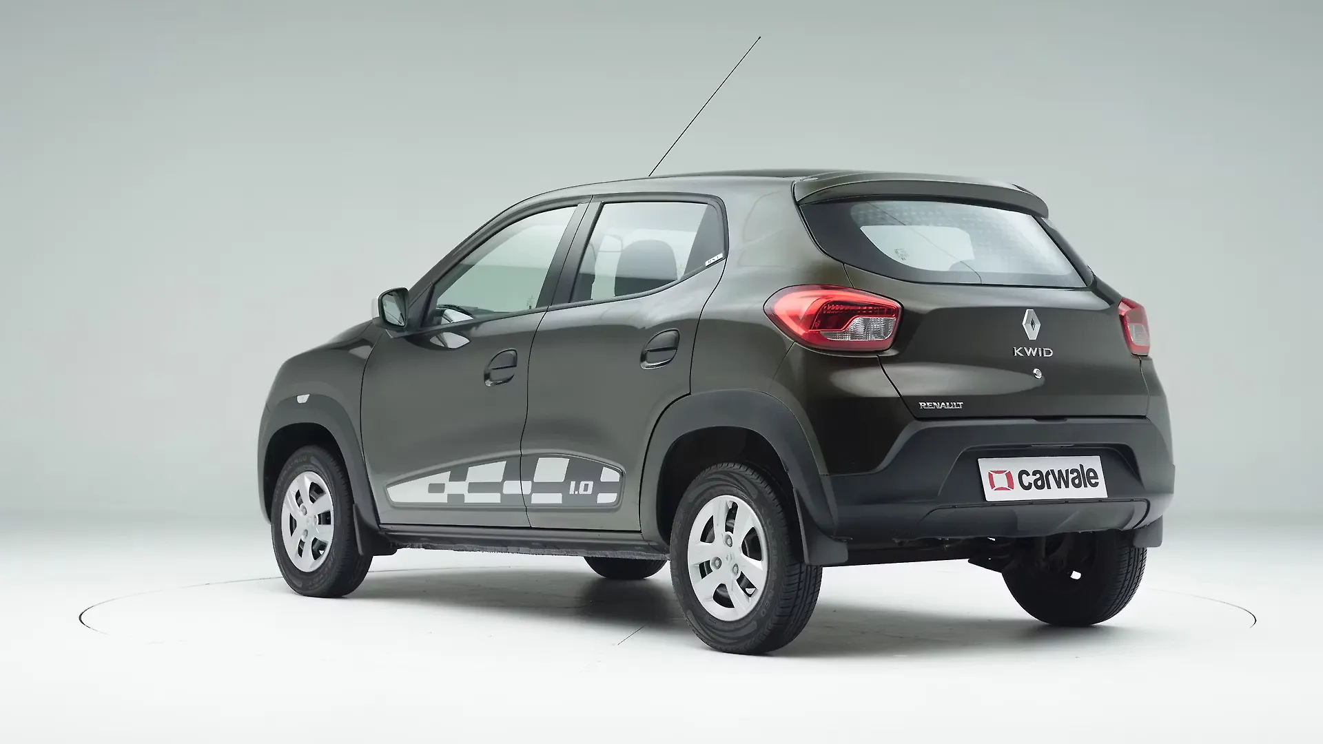Renault Kwid left rear three quarter 105573