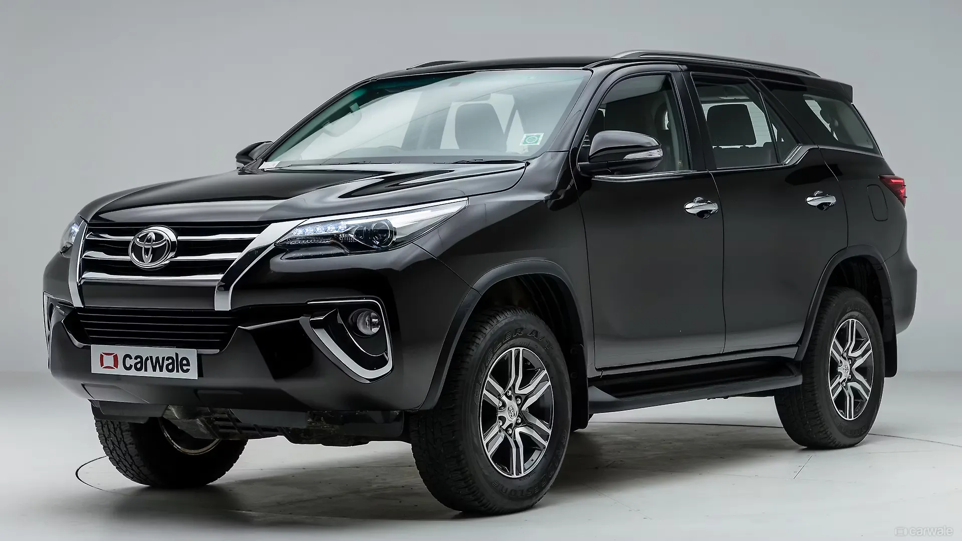 Toyota Fortuner Photo, Left Front Three Quarter Image CarWale Toyota Fortuner Photo, Left Front Three Quarter Image CarWale