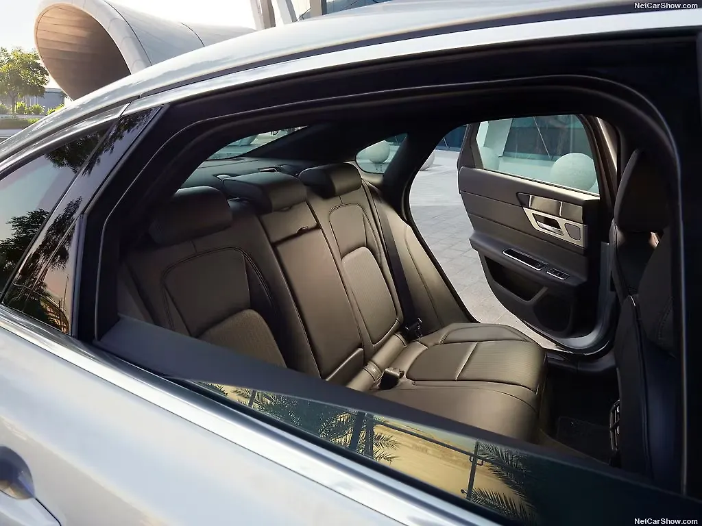Jaguar Xf Images Interior Exterior Photo Gallery Carwale