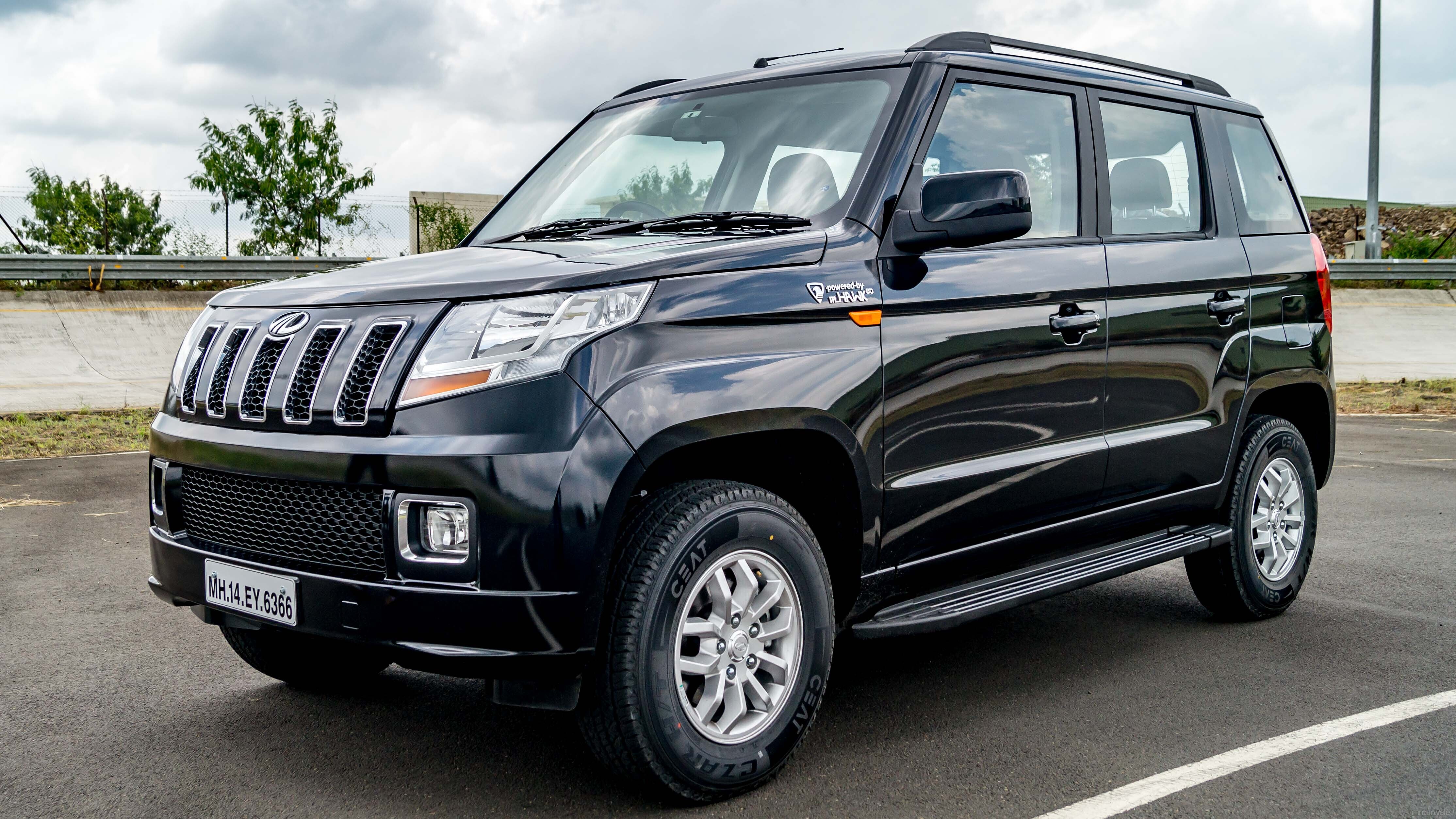 Mahindra TUV300 Photo, Exterior Image - CarWale