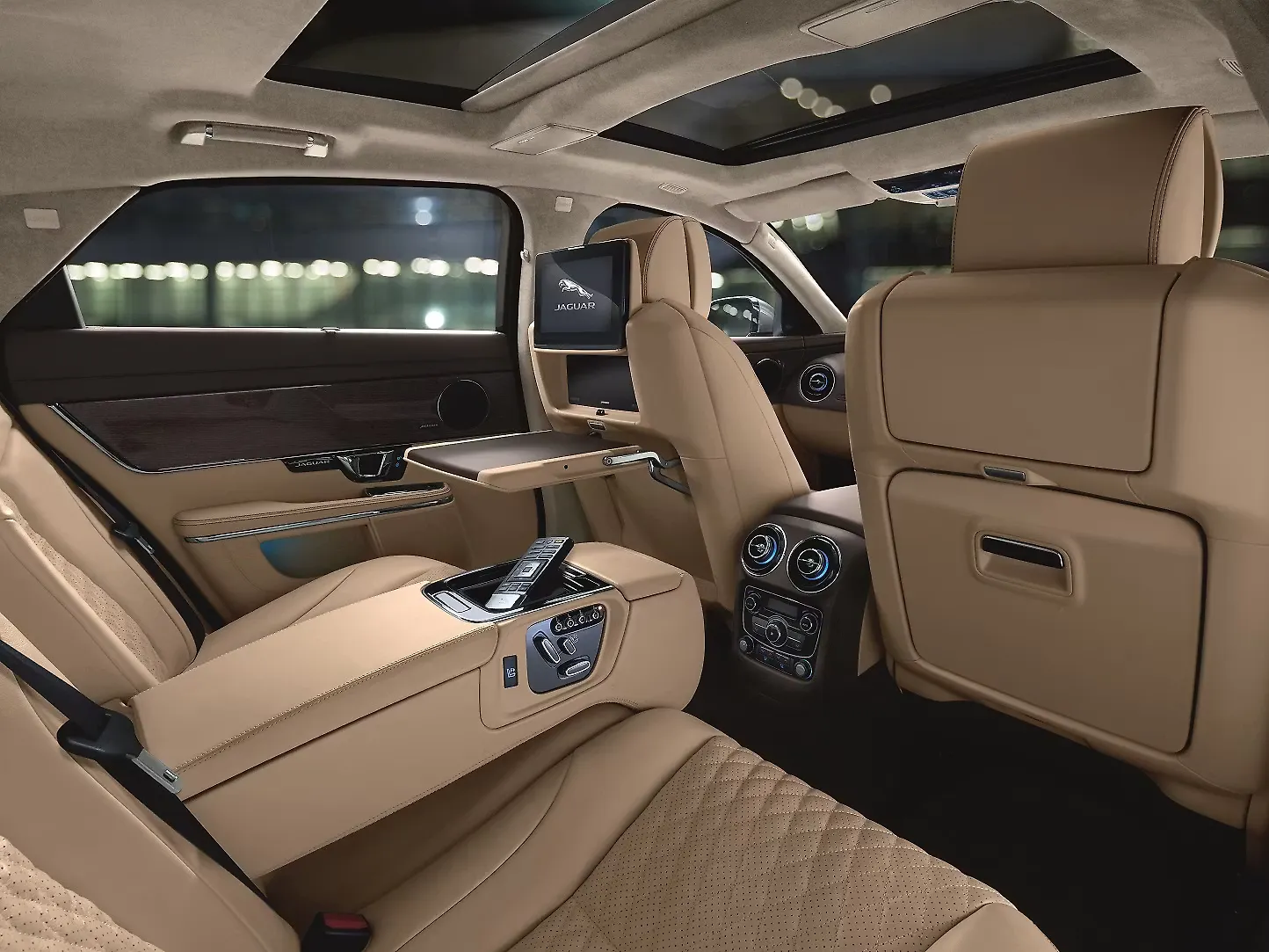 Jaguar Xj L Images Interior Exterior Photo Gallery Carwale