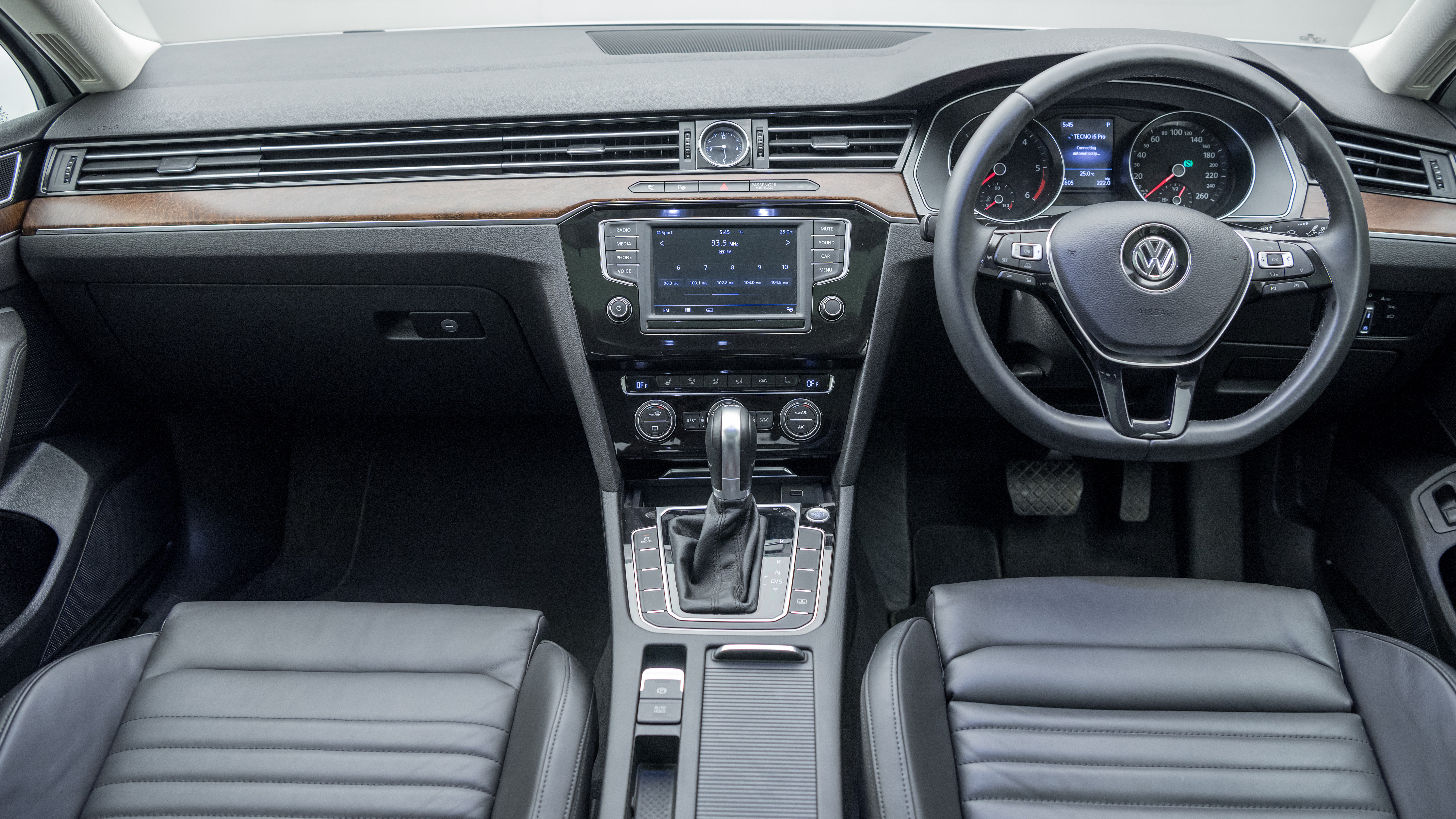 Volkswagen Passat Interior Images & Photo Gallery - CarWale