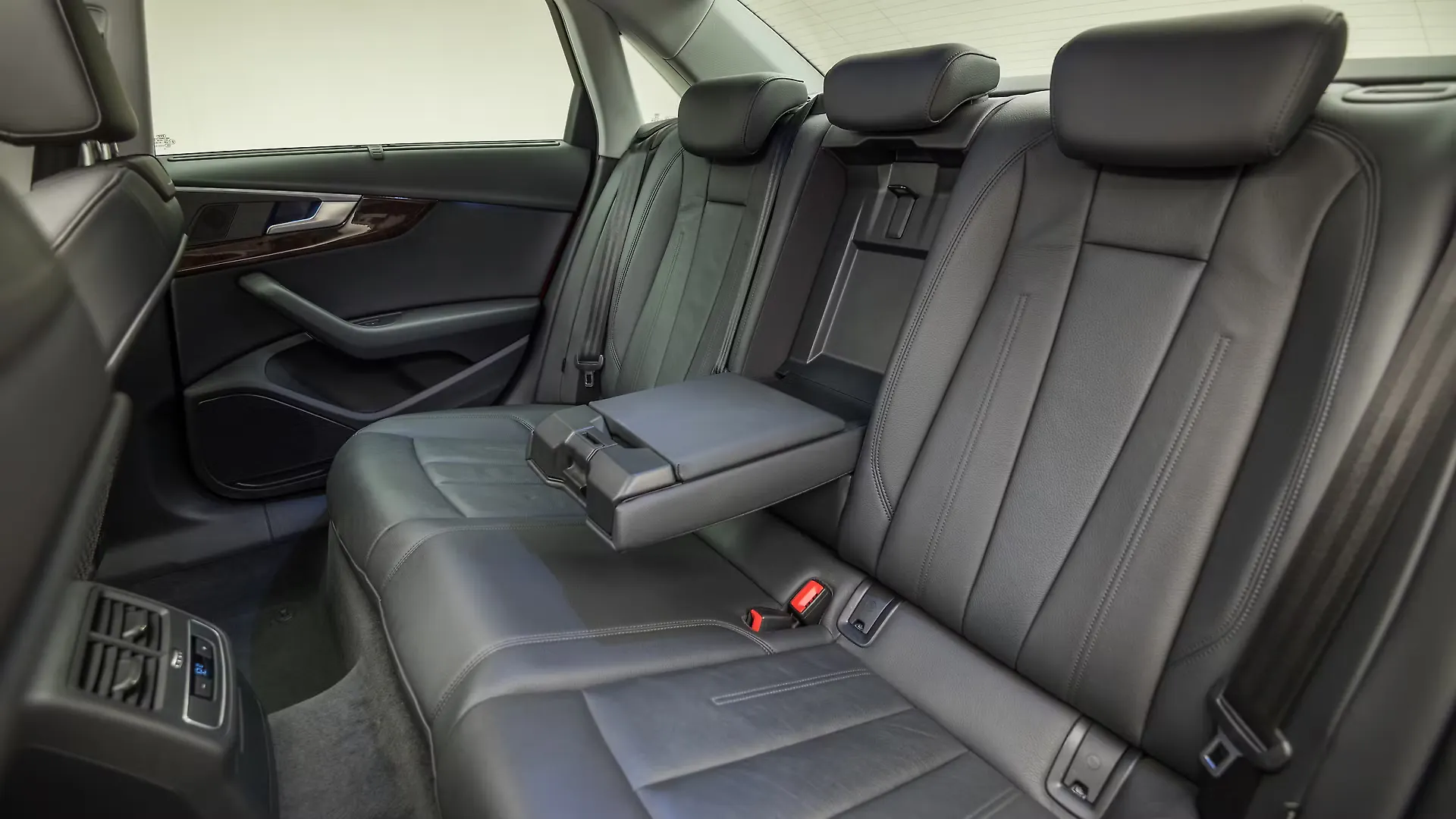 Audi A4 Images Interior Exterior Photo Gallery Carwale