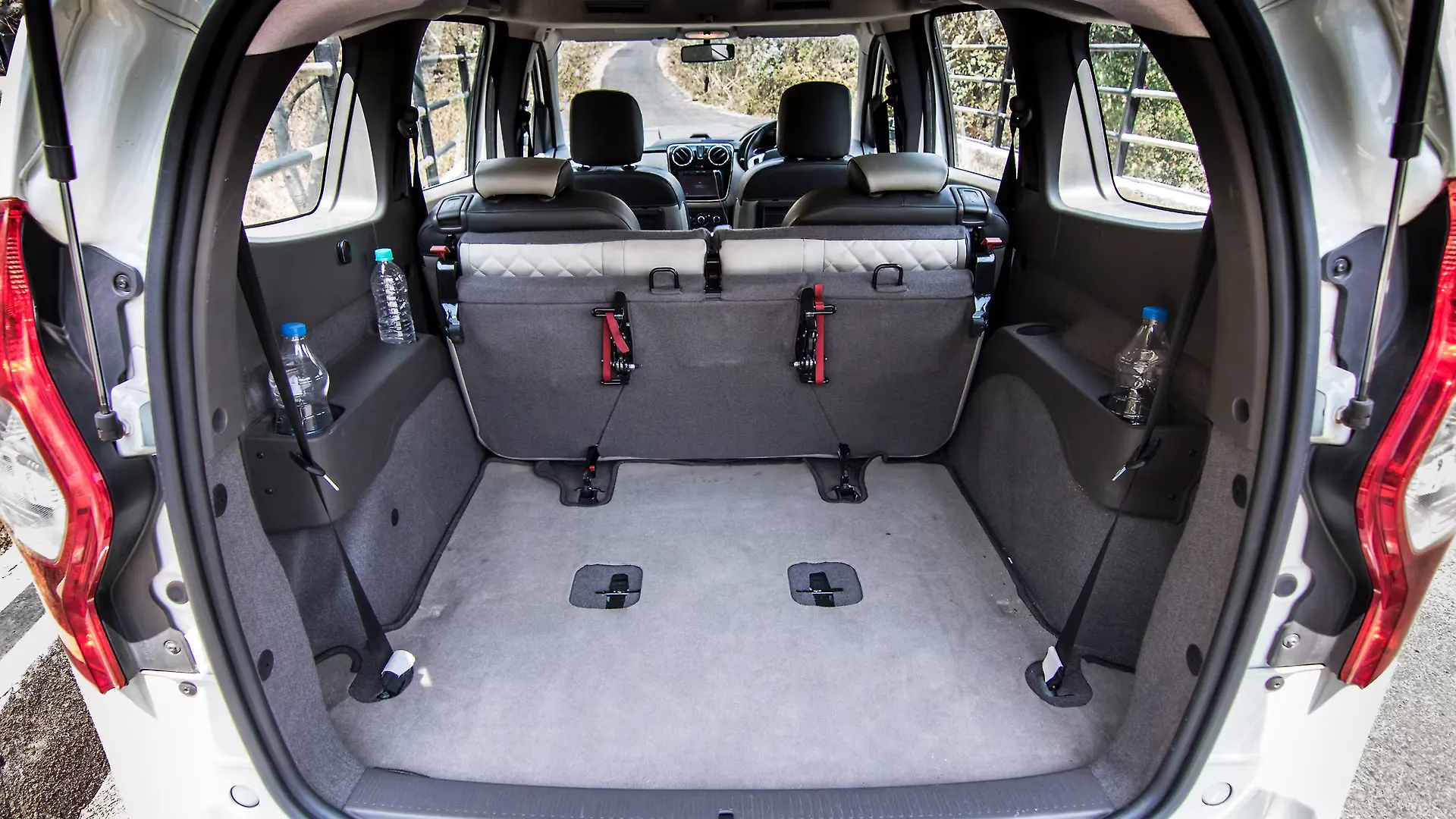 Renault Lodgy Photo, Interior Image - CarWale Renault Lodgy Photo, Interior Image - CarWale