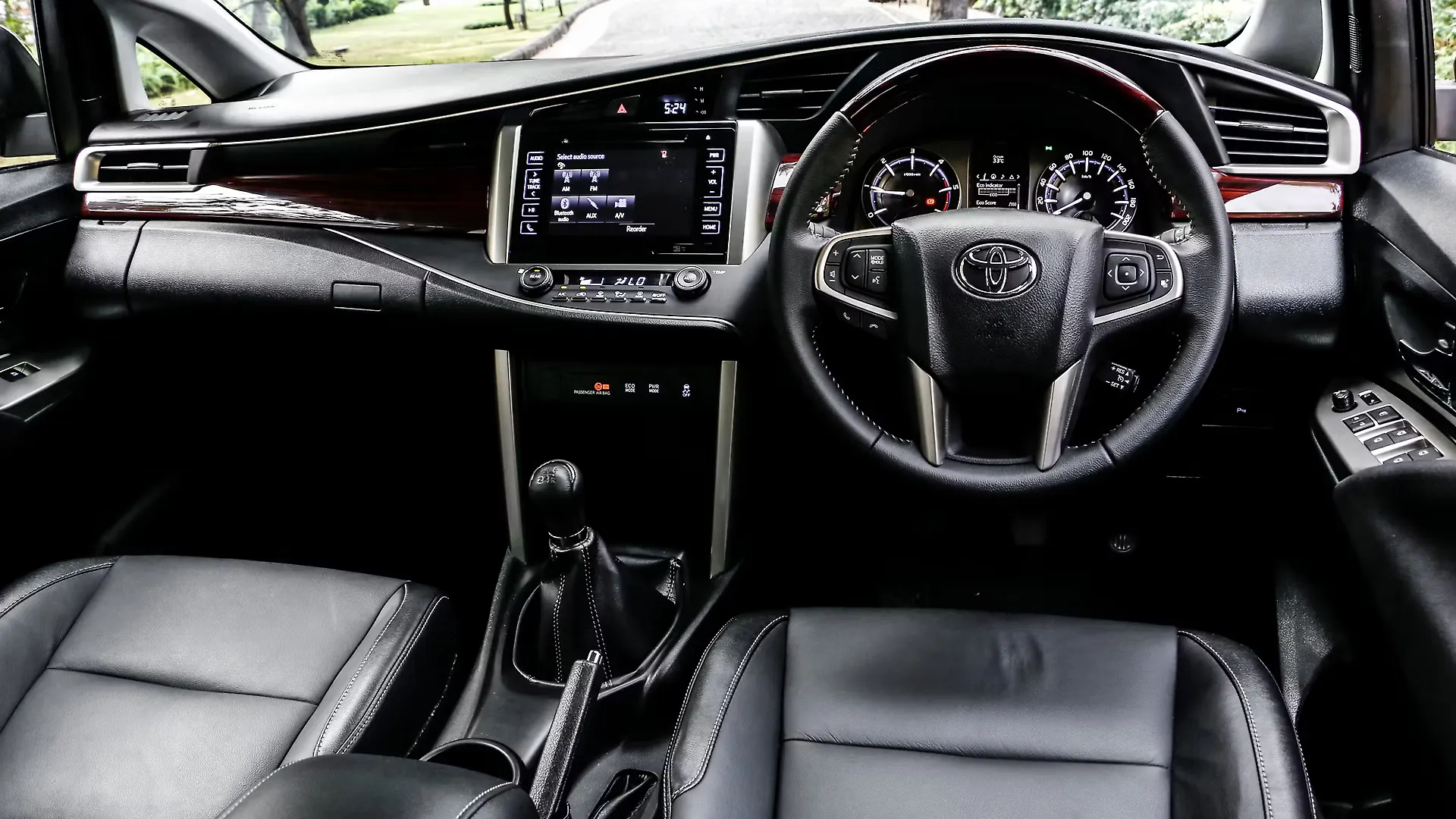 Toyota Innova Crysta Photo Interior Fulldash Image CarWale Toyota Innova Crysta Photo Interior Fulldash Image CarWale