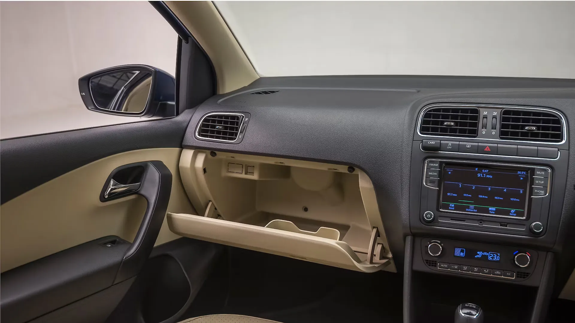 Skoda Rapid Images Interior Exterior Photo Gallery Carwale