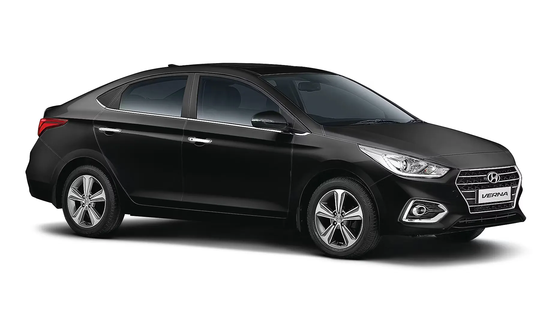Hyundai Verna Photo, Right Front Three Quarter Image - CarWale