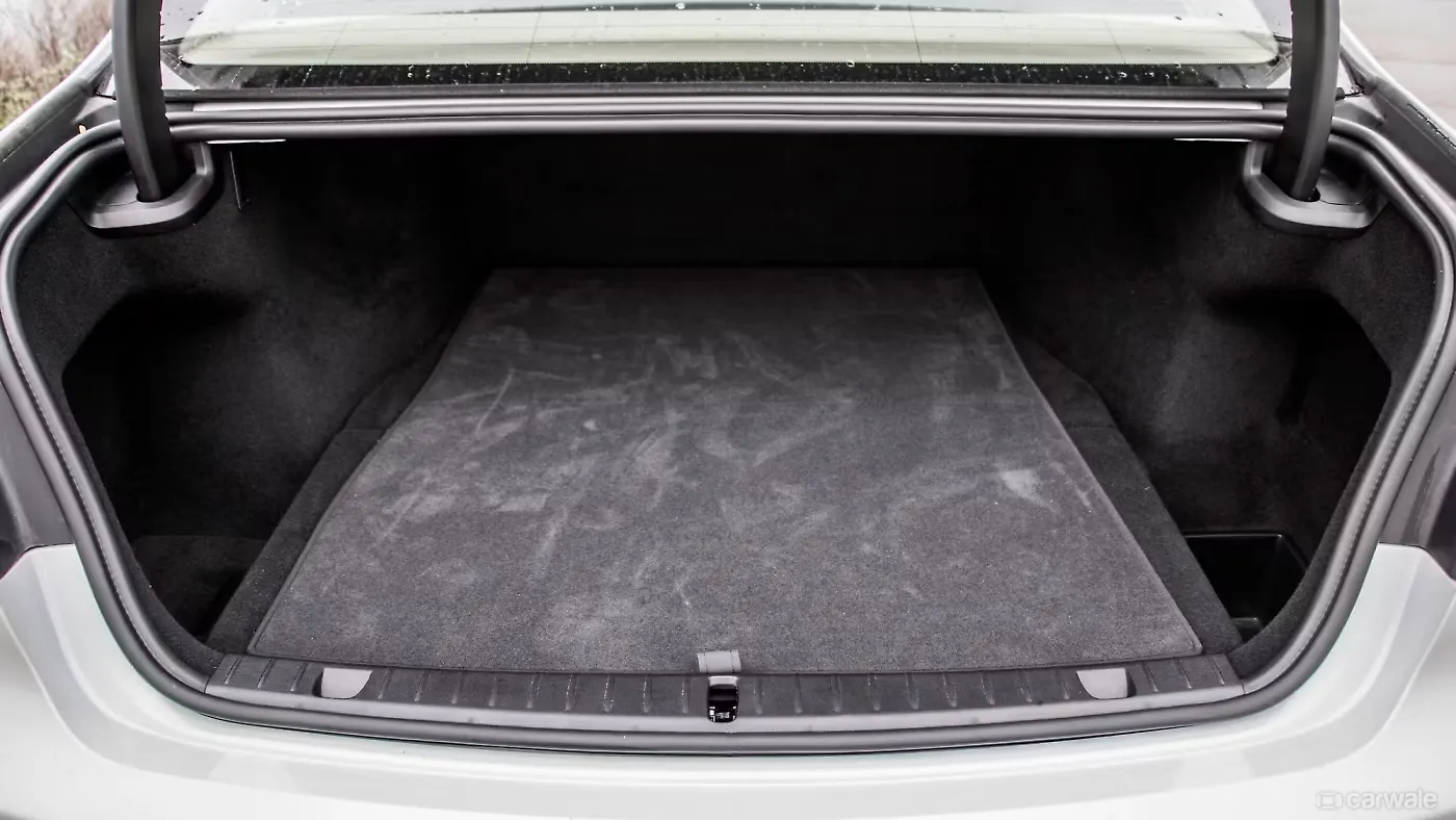 BMW 7 Series Photo, Boot Space Image CarWale