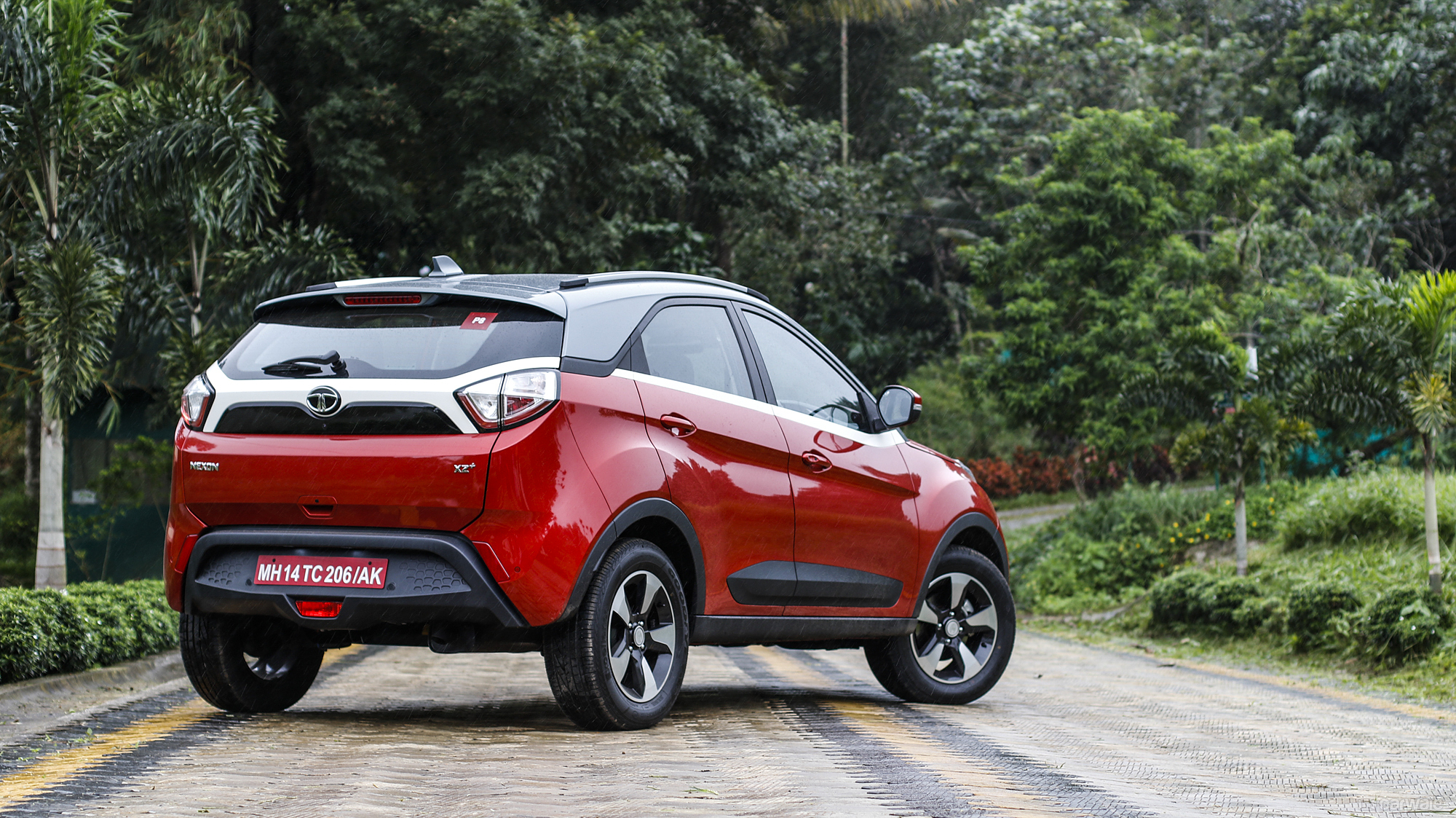 Tata Nexon Photo, Exterior Image - CarWale