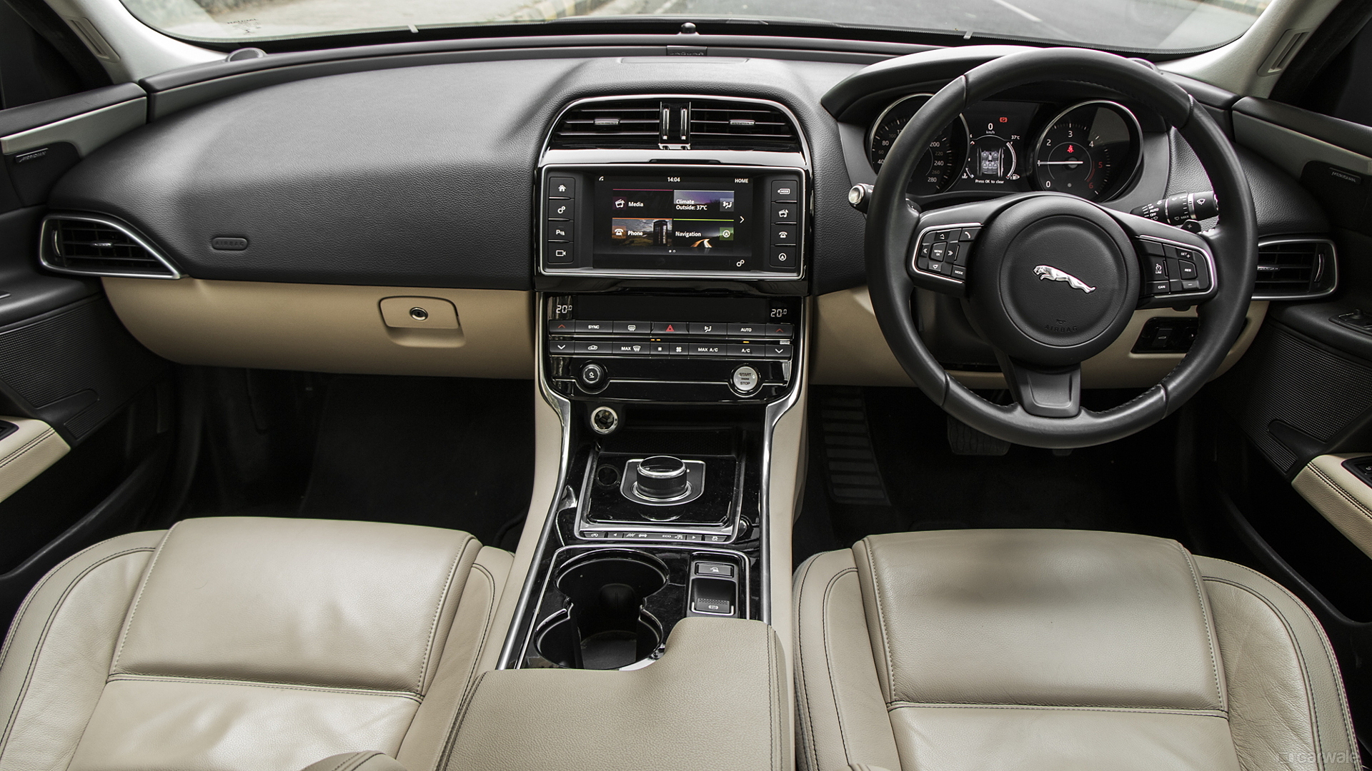 Jaguar Xe 2016 2019 Images Interior Exterior Photo