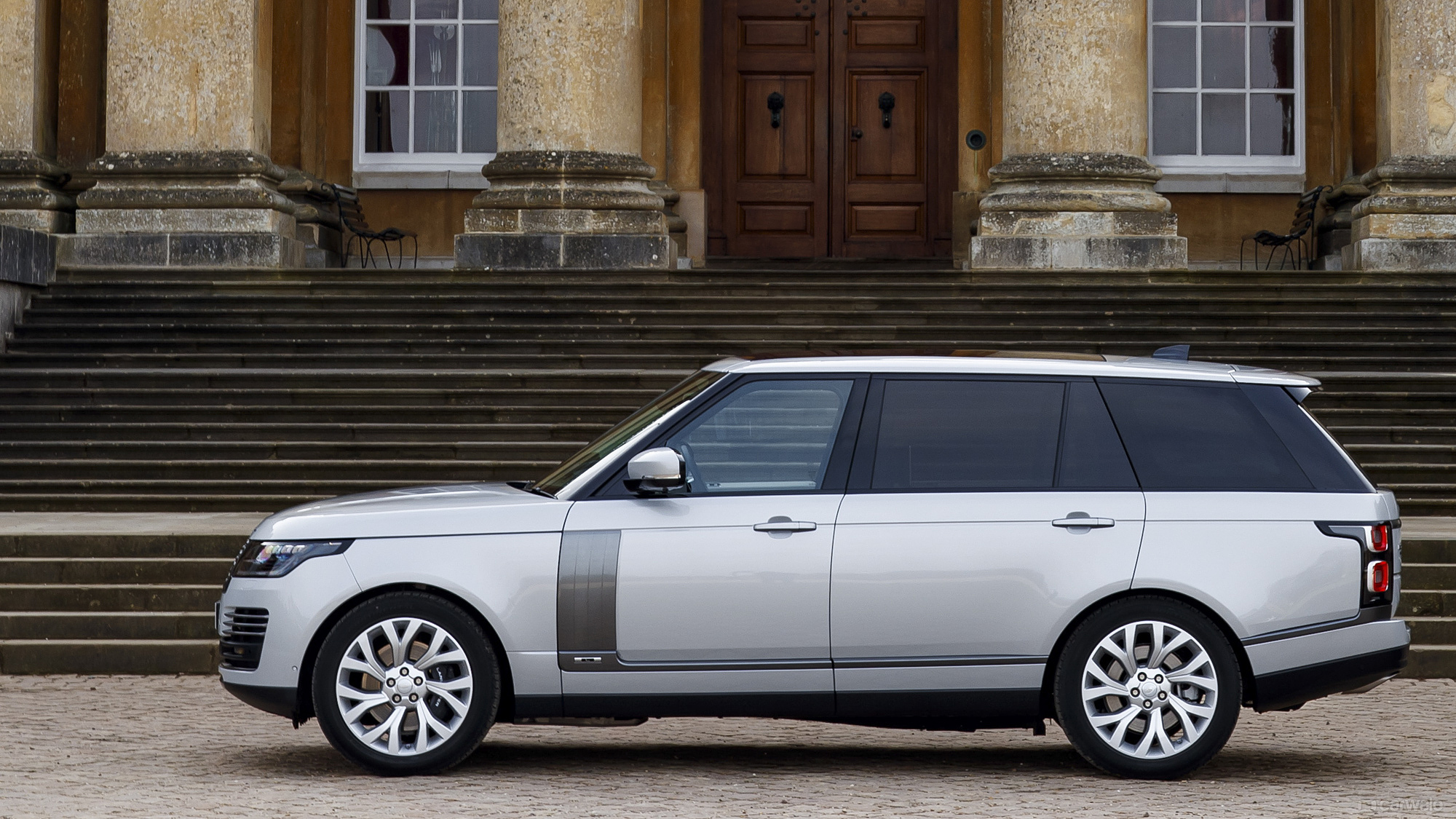 Range Rover Back Side