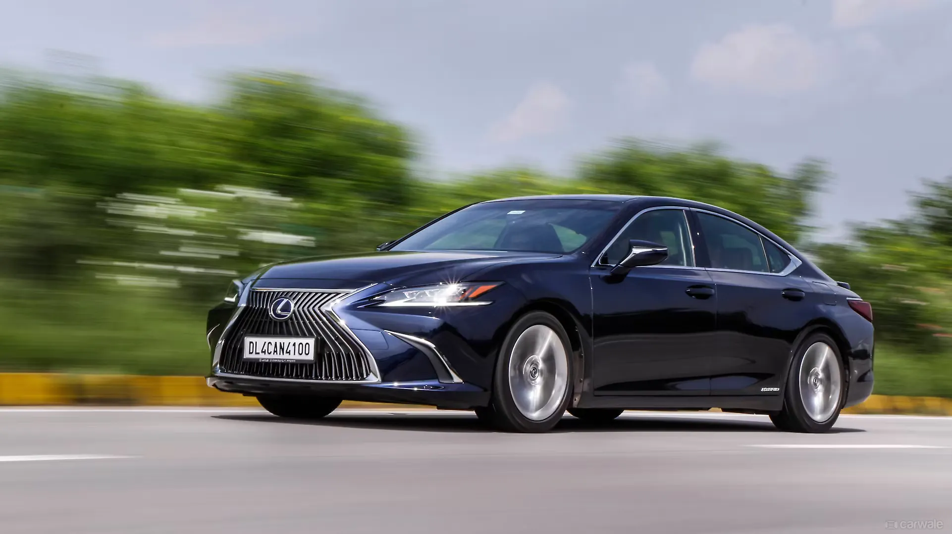 Lexus Es 300h Luxury Price In India Features Specs And Reviews Carwale