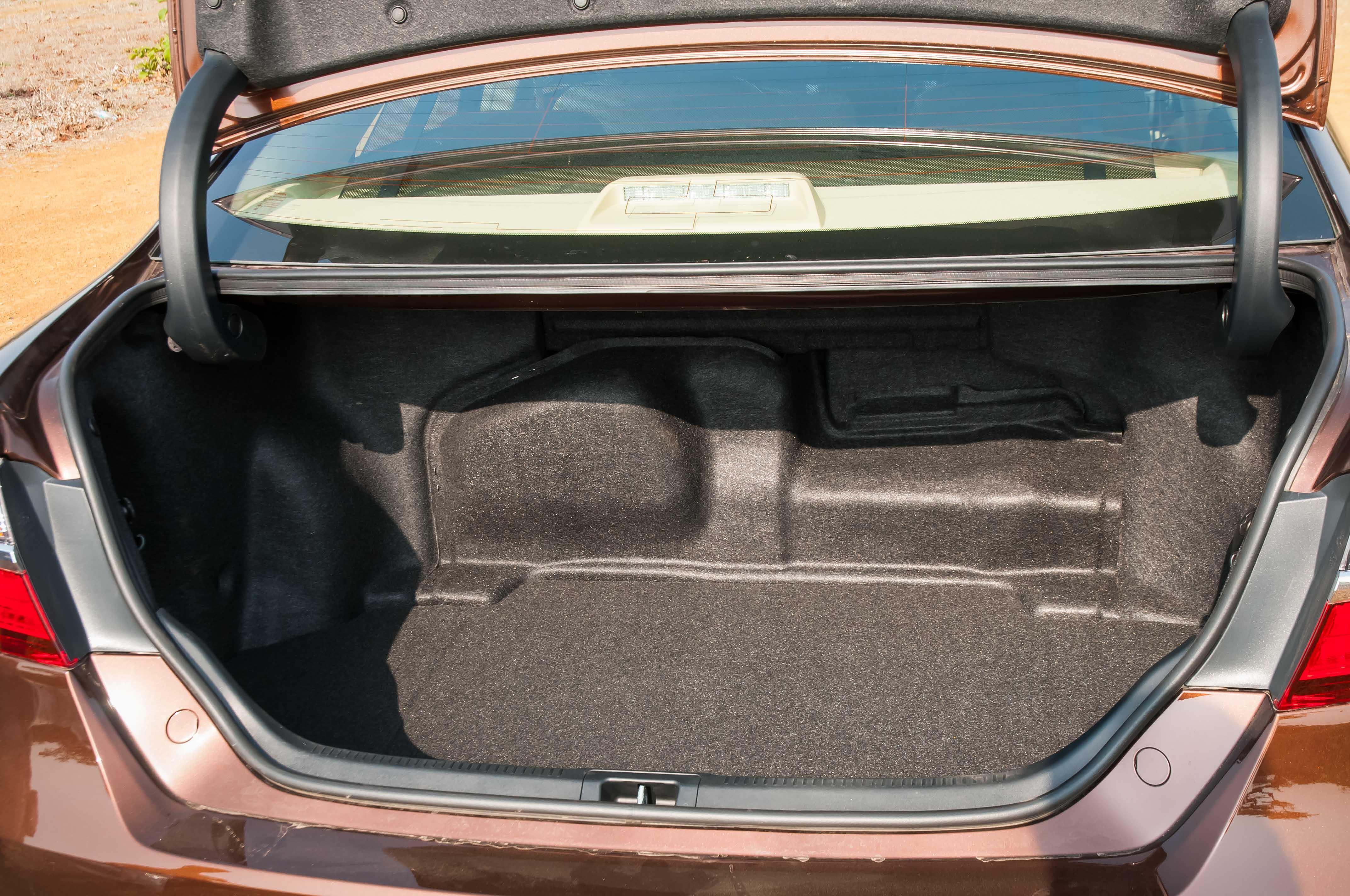 Toyota Camry Photo, Boot Space Image - CarWale