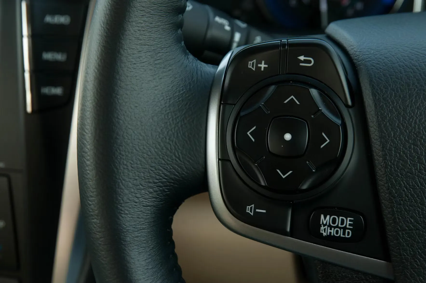 Toyota Camry Photo, Steering Mounted Audio Controls Image CarWale